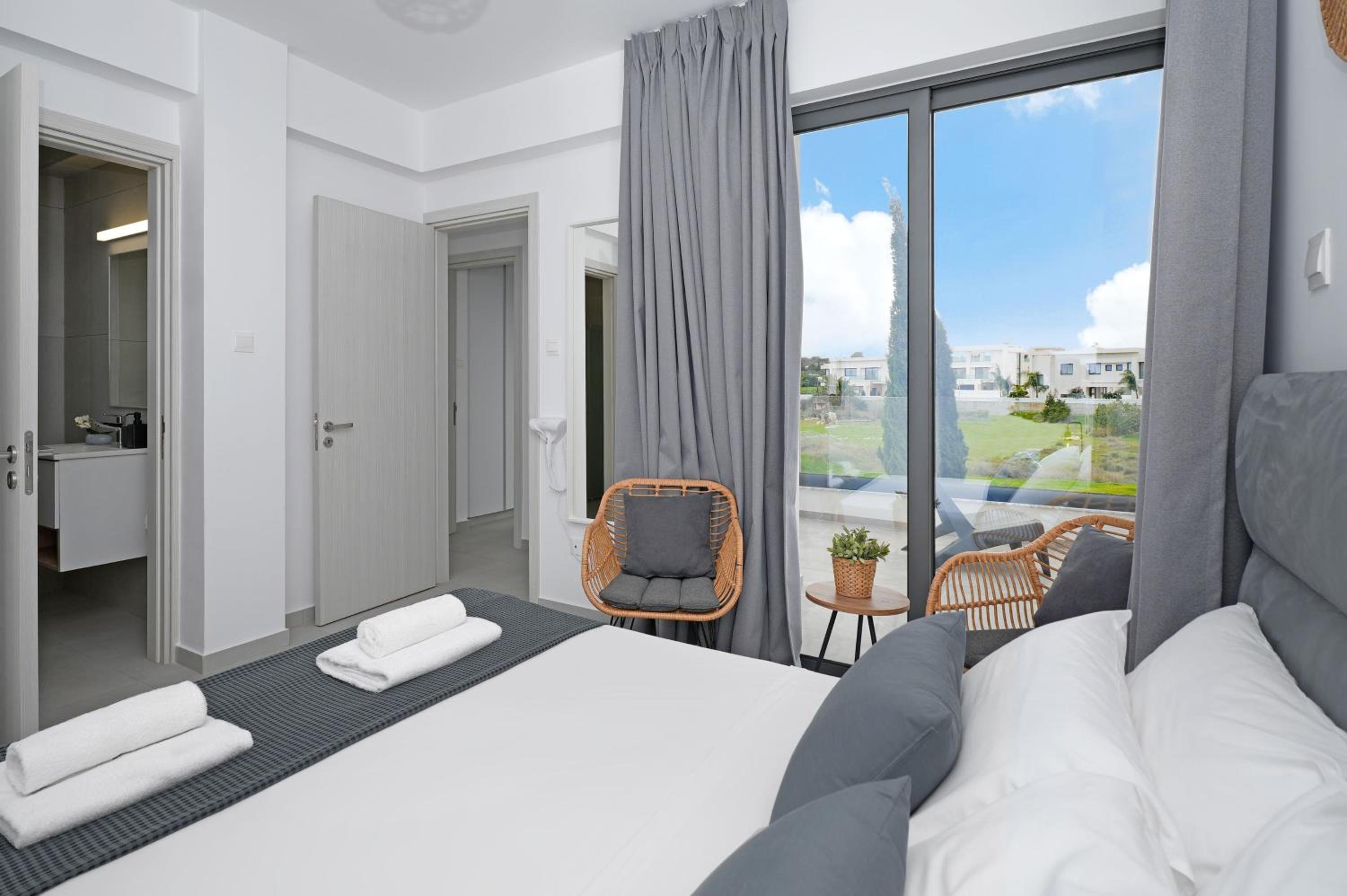 Villa Vitalia - 3 En-suite Beds with Private Pool