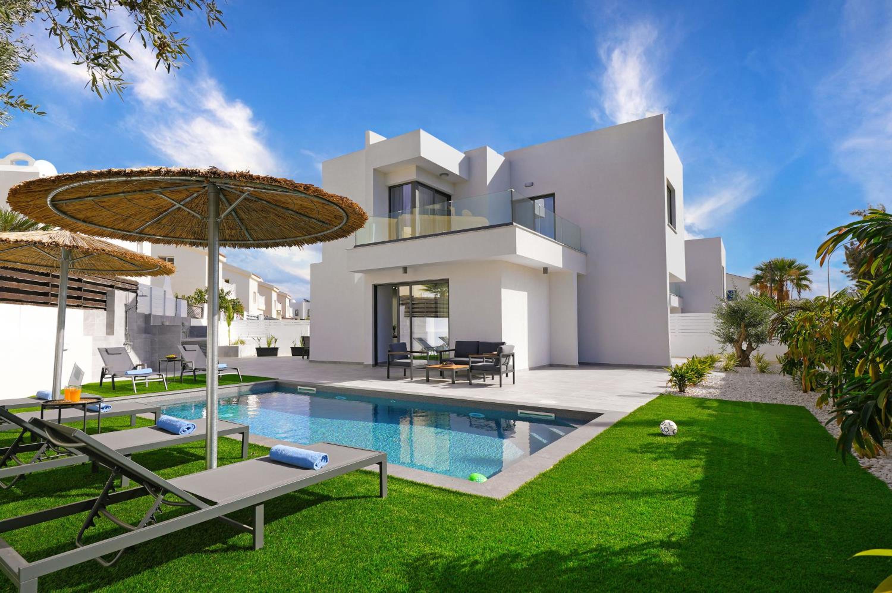 Villa Vitalia - 3 En-suite Beds with Private Pool