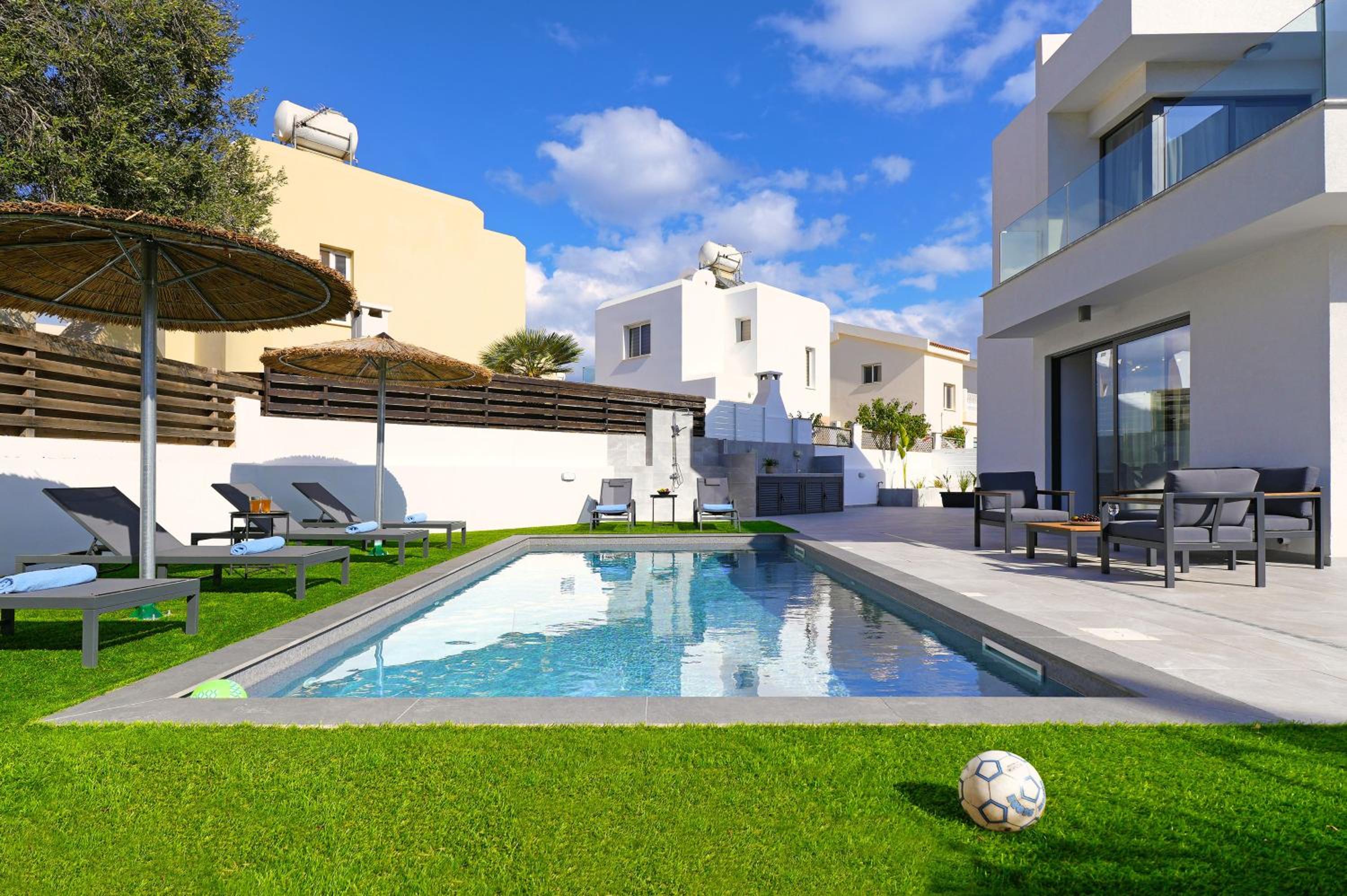 Villa Vitalia - 3 En-suite Beds with Private Pool