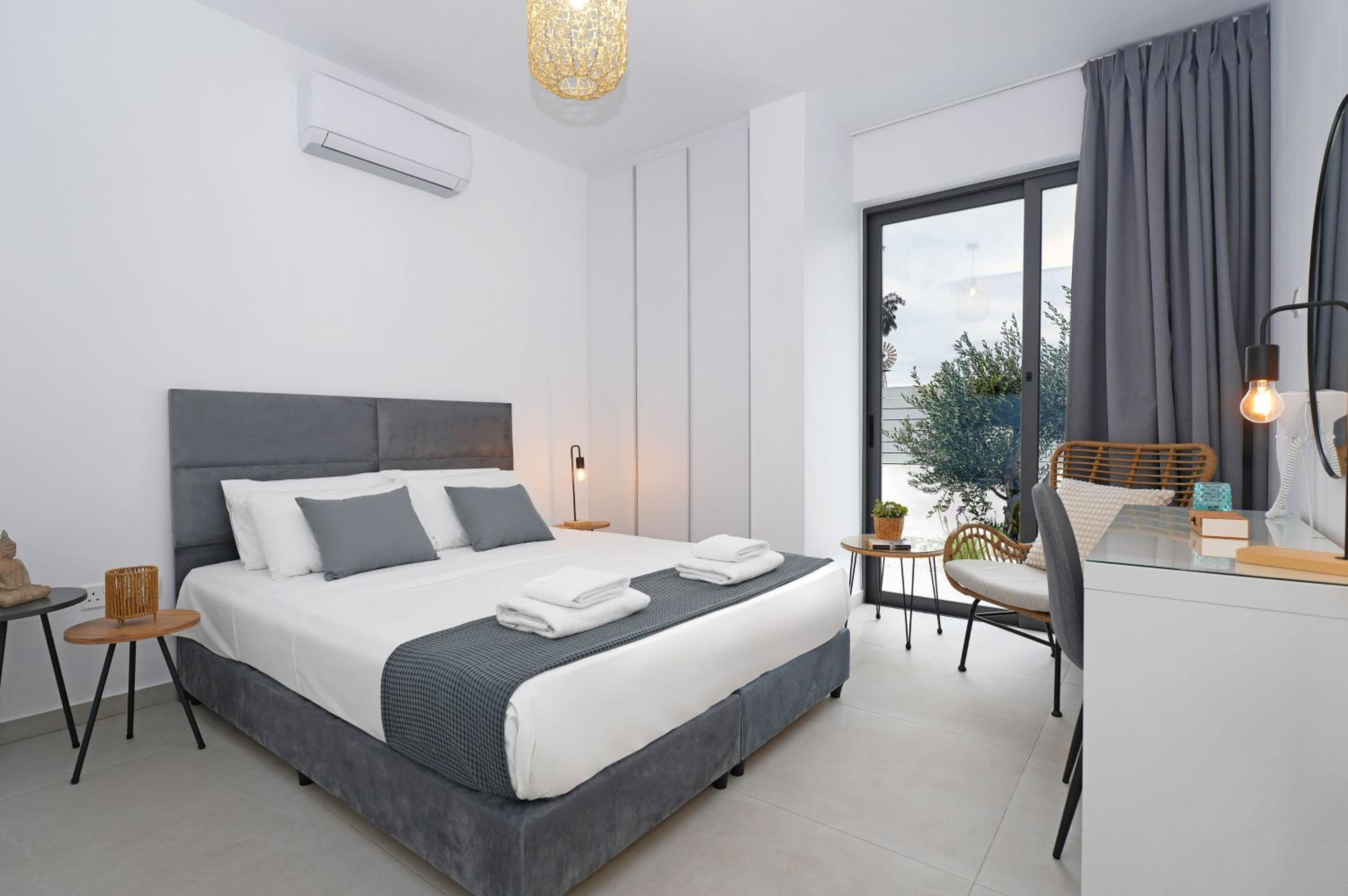 Villa Vitalia - 3 En-suite Beds with Private Pool
