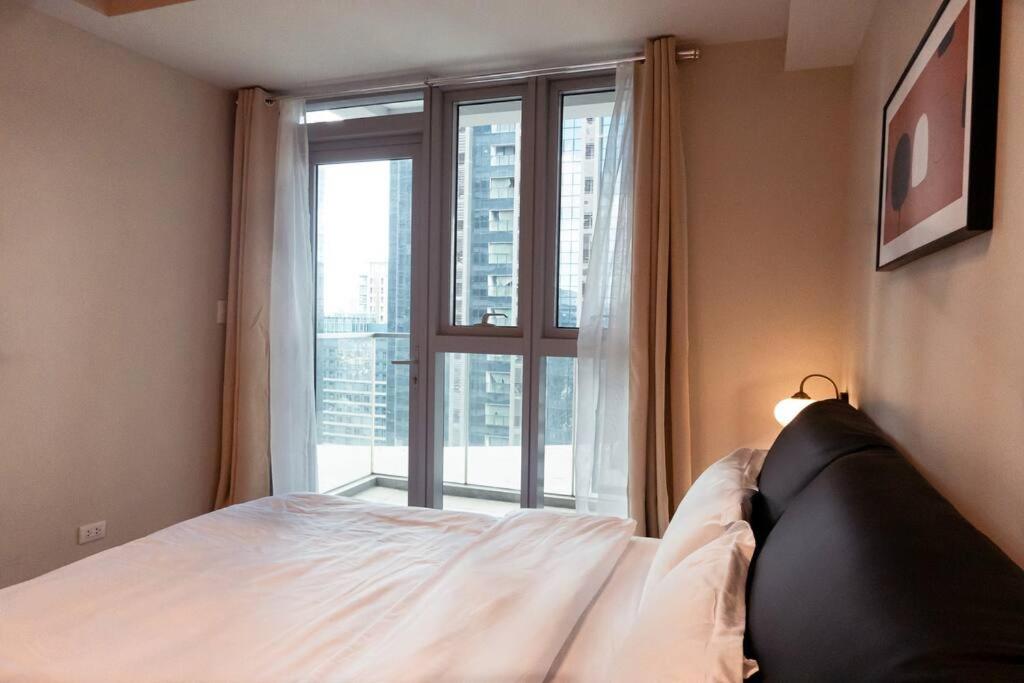 Parksuites BGC - Spacious 2 Bedroom photo 5
