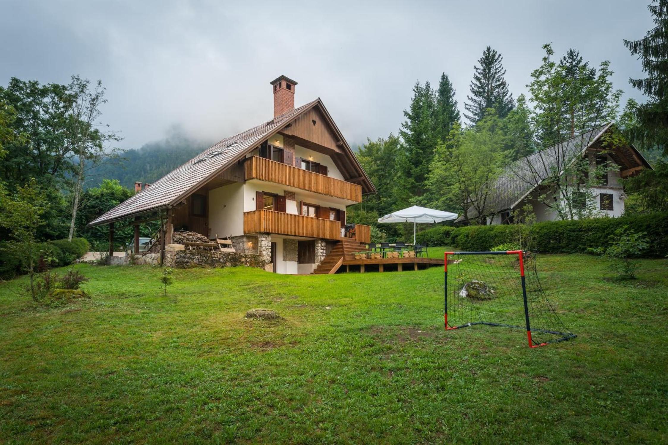 Chalet Ceri view 3
