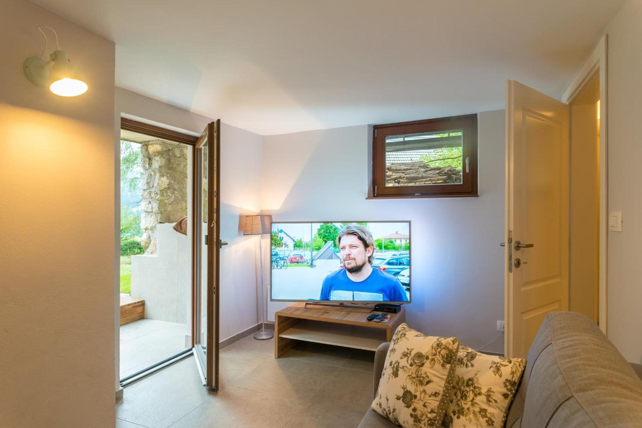 Chalet Ceri view 5
