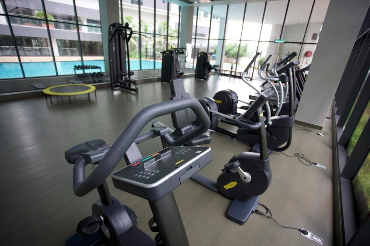 Elegant 1BR in OOAK Suites, Mont Kiara KL - Walk to Malls & Dining
