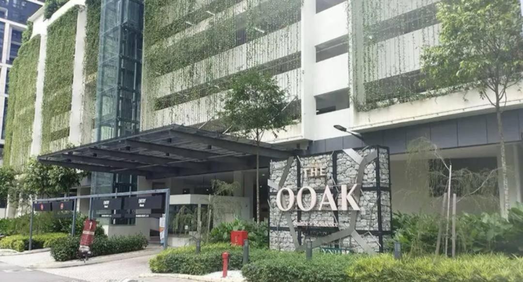 Elegant 1BR in OOAK Suites, Mont Kiara KL - Walk to Malls & Dining