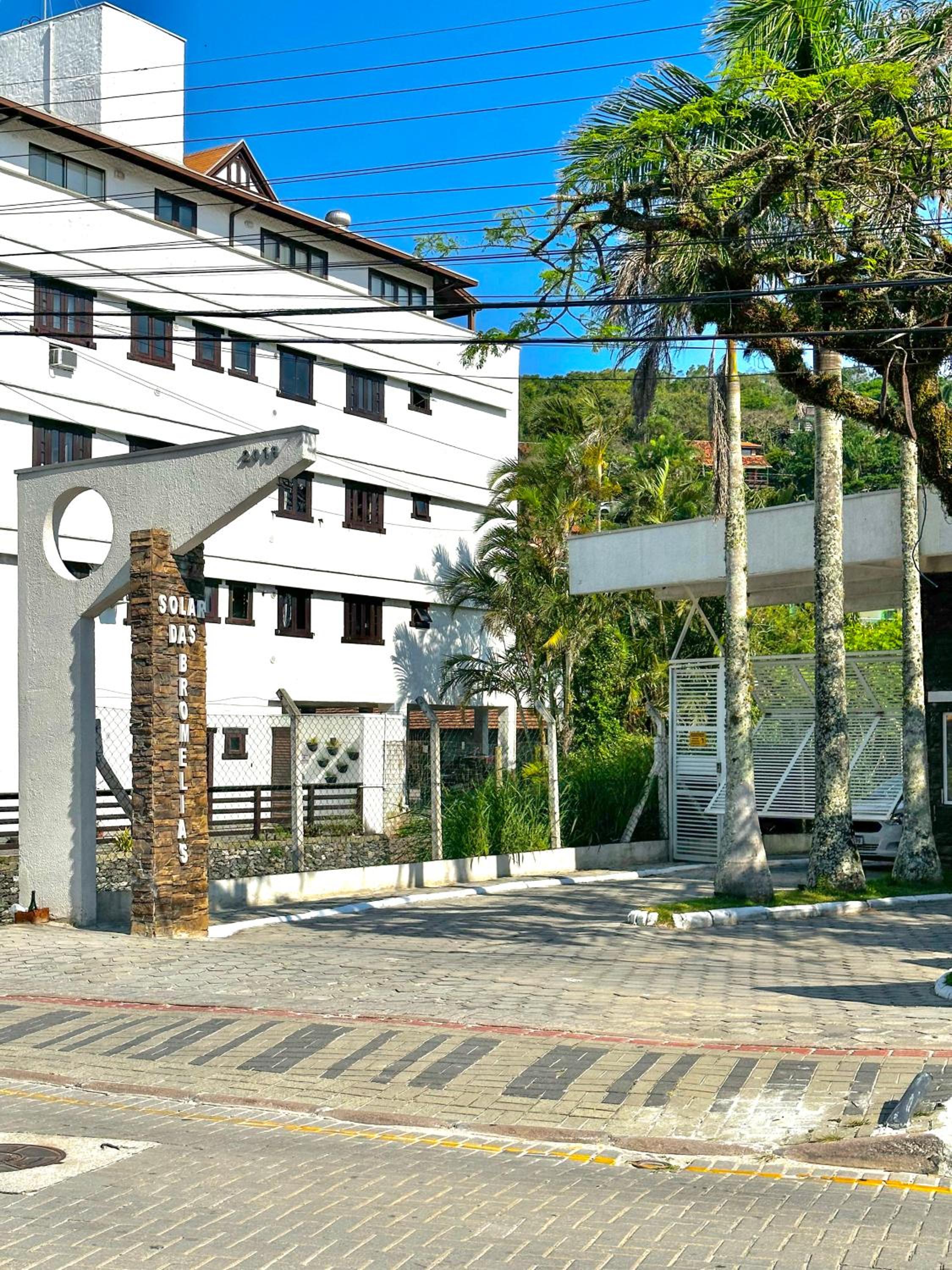 Apartamento em Condomínio Bromélias - Bombinhas SC