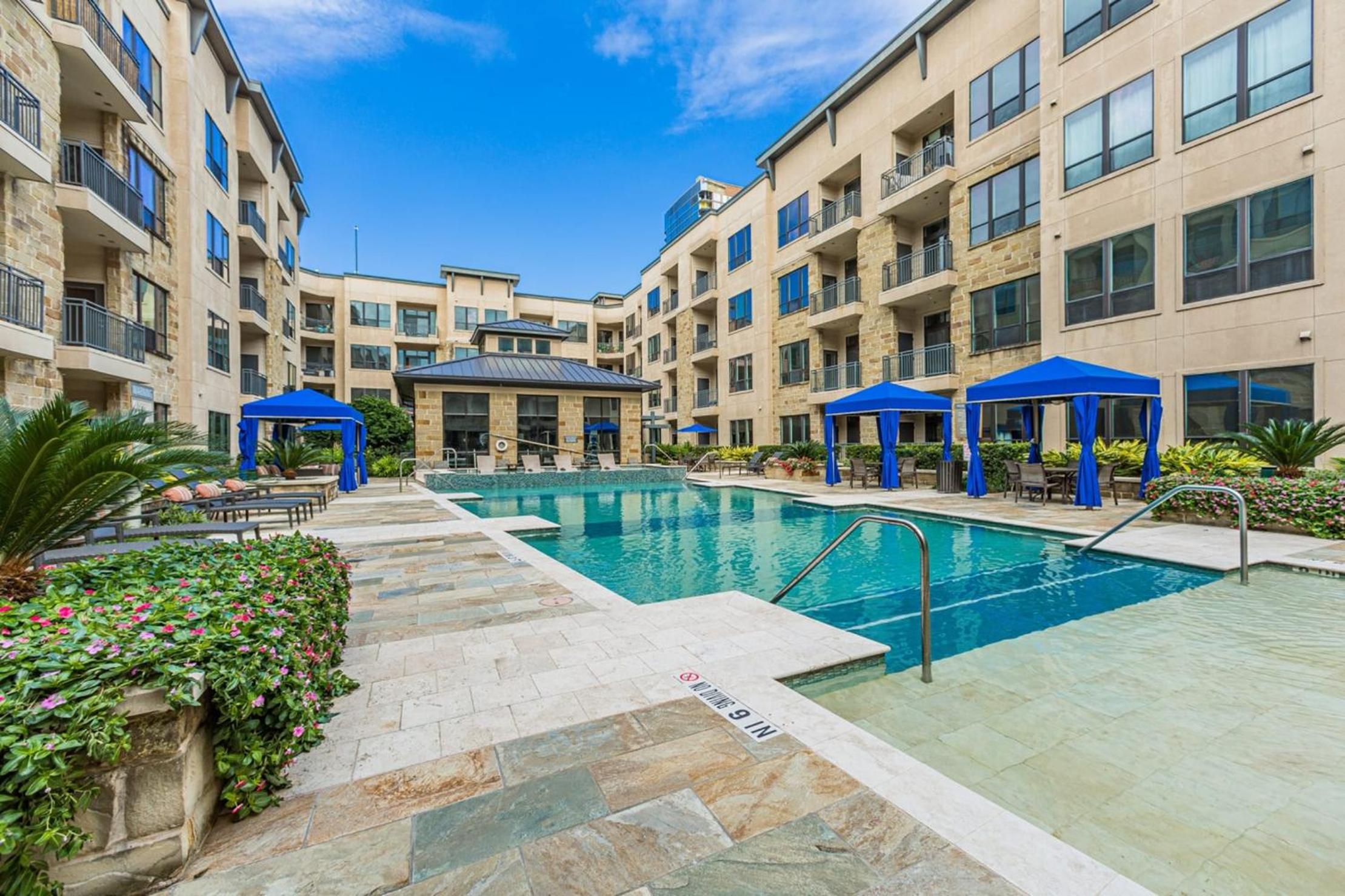 City Chic Retreat Experience the Best of Urban Living!