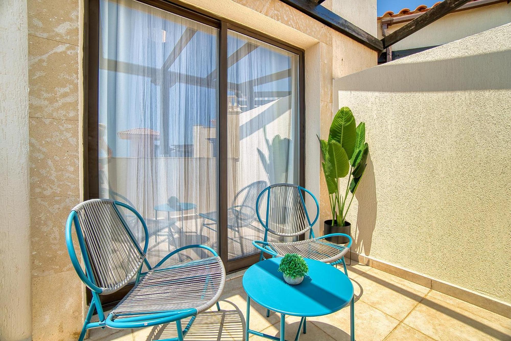 Queen Gardens R 313