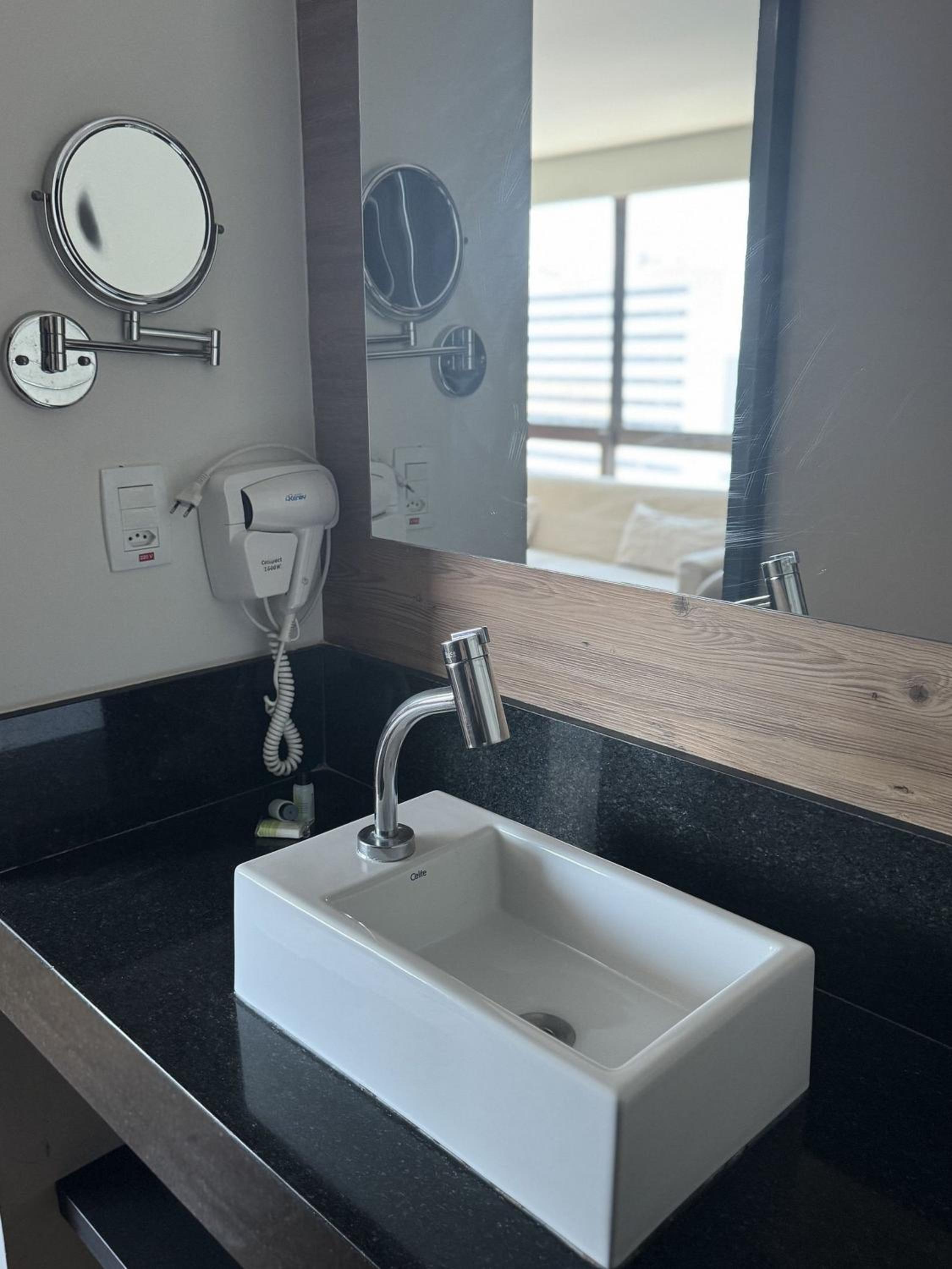 Pontes Home Stay - Flats em Boa Viagem por Yolo