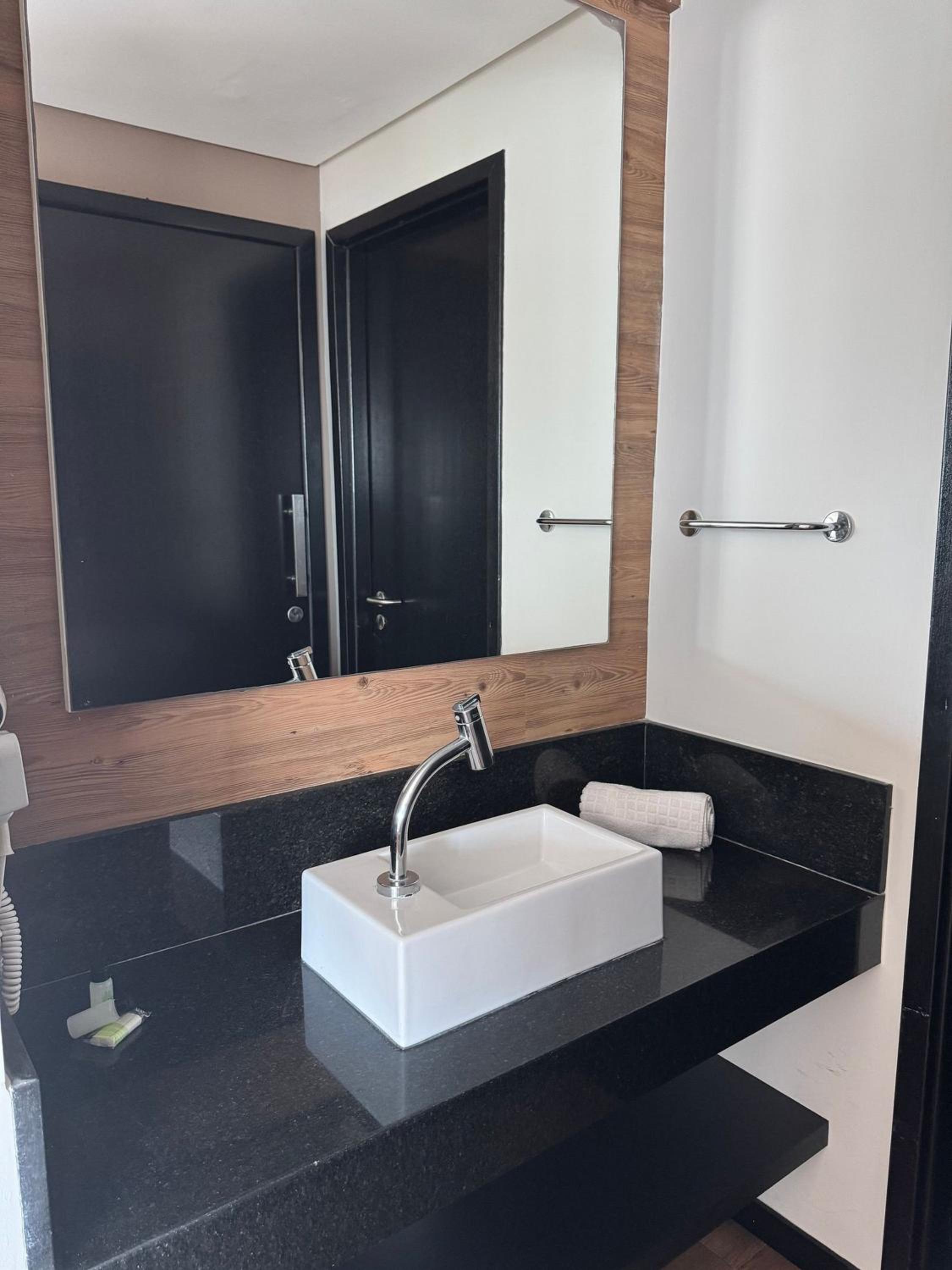 Pontes Home Stay - Flats em Boa Viagem por Yolo