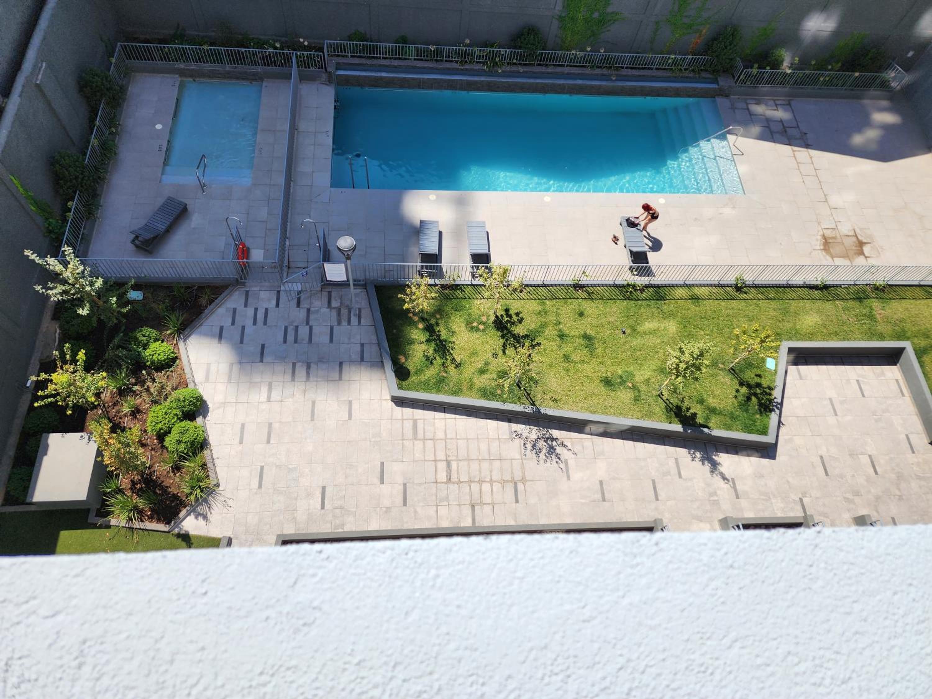 Habitación privada en nuevo depto con terraza y AC por Metro irarrazaval