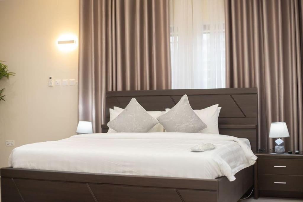 Entire 4 bedroom condo in Accra Pacific Apartments view 5
