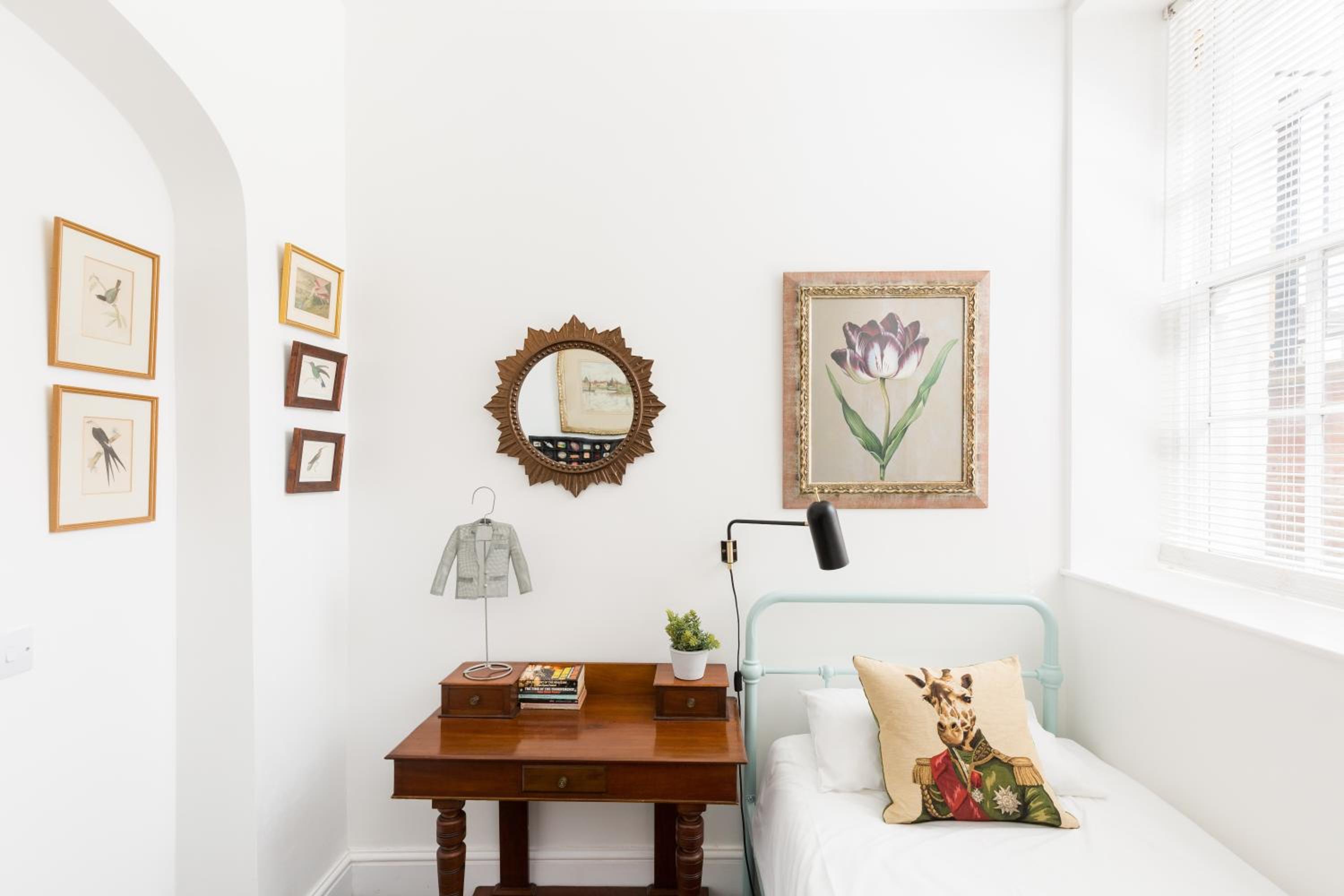 Charming vaulted apartment nr Docks with parking in Judges Lodgings view 2