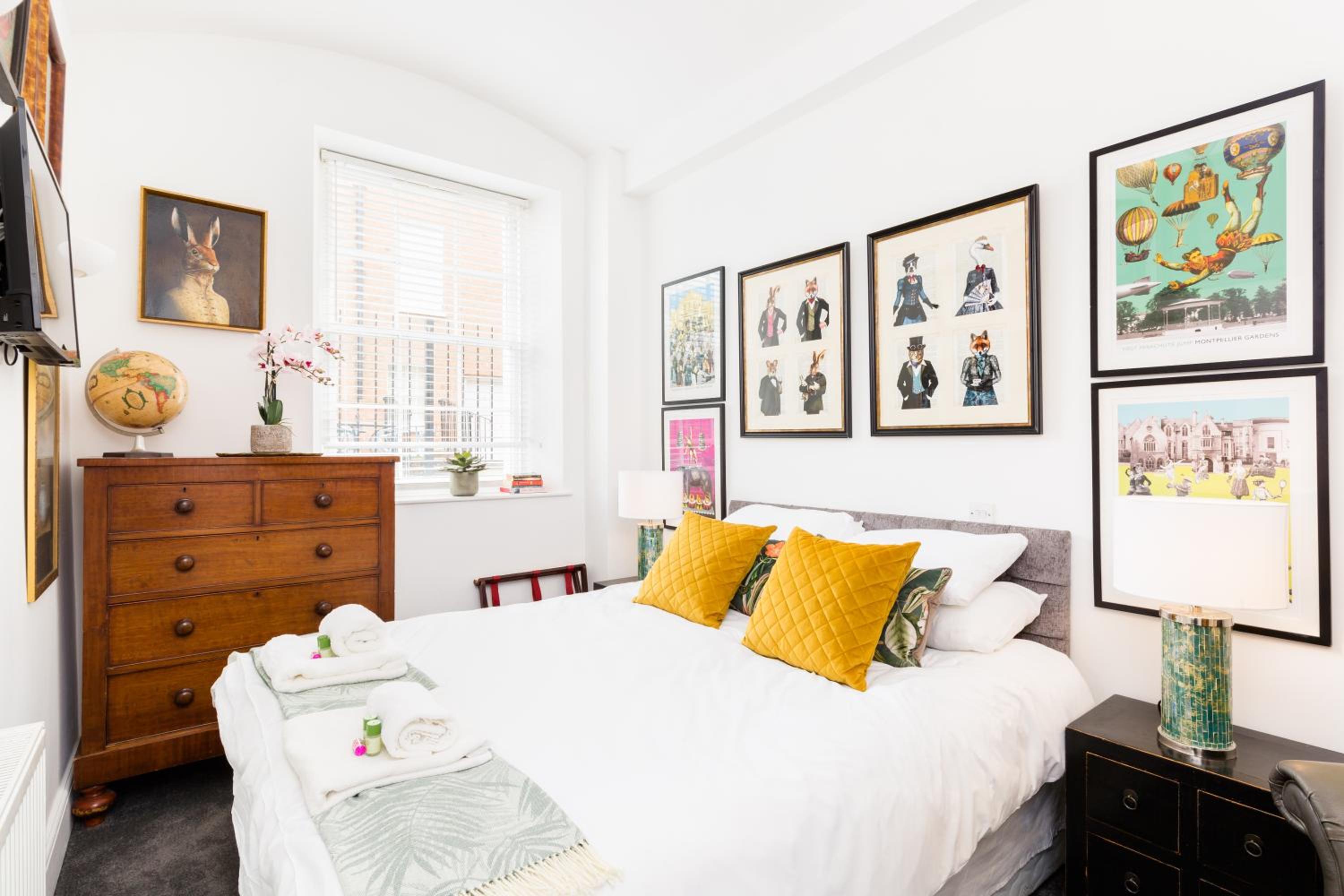 Charming vaulted apartment nr Docks with parking in Judges Lodgings view 4