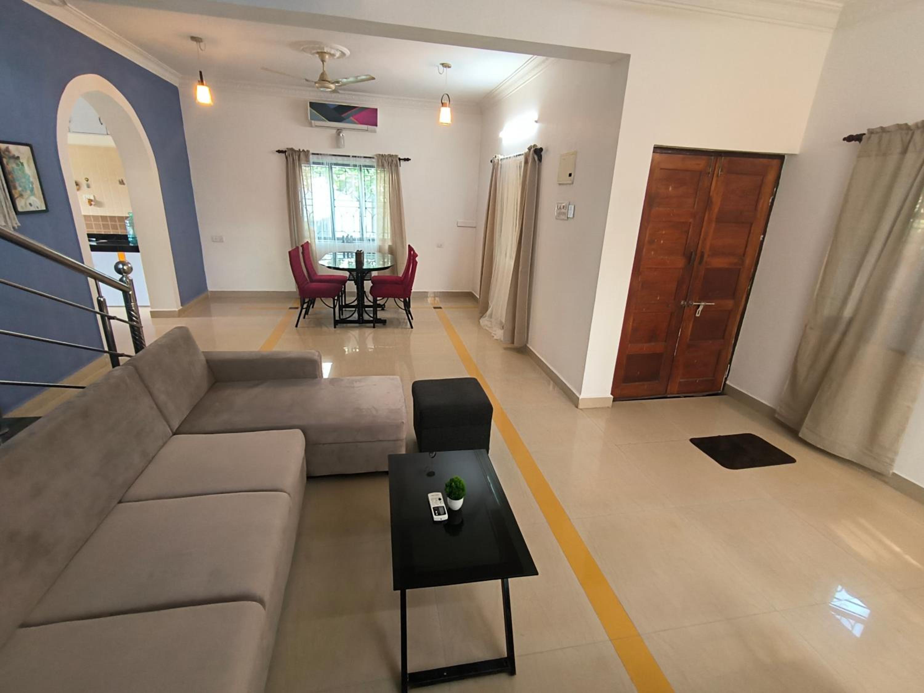 Standalone 4 Bedroom House, Bora-Bora Beach 15 min walk view 5