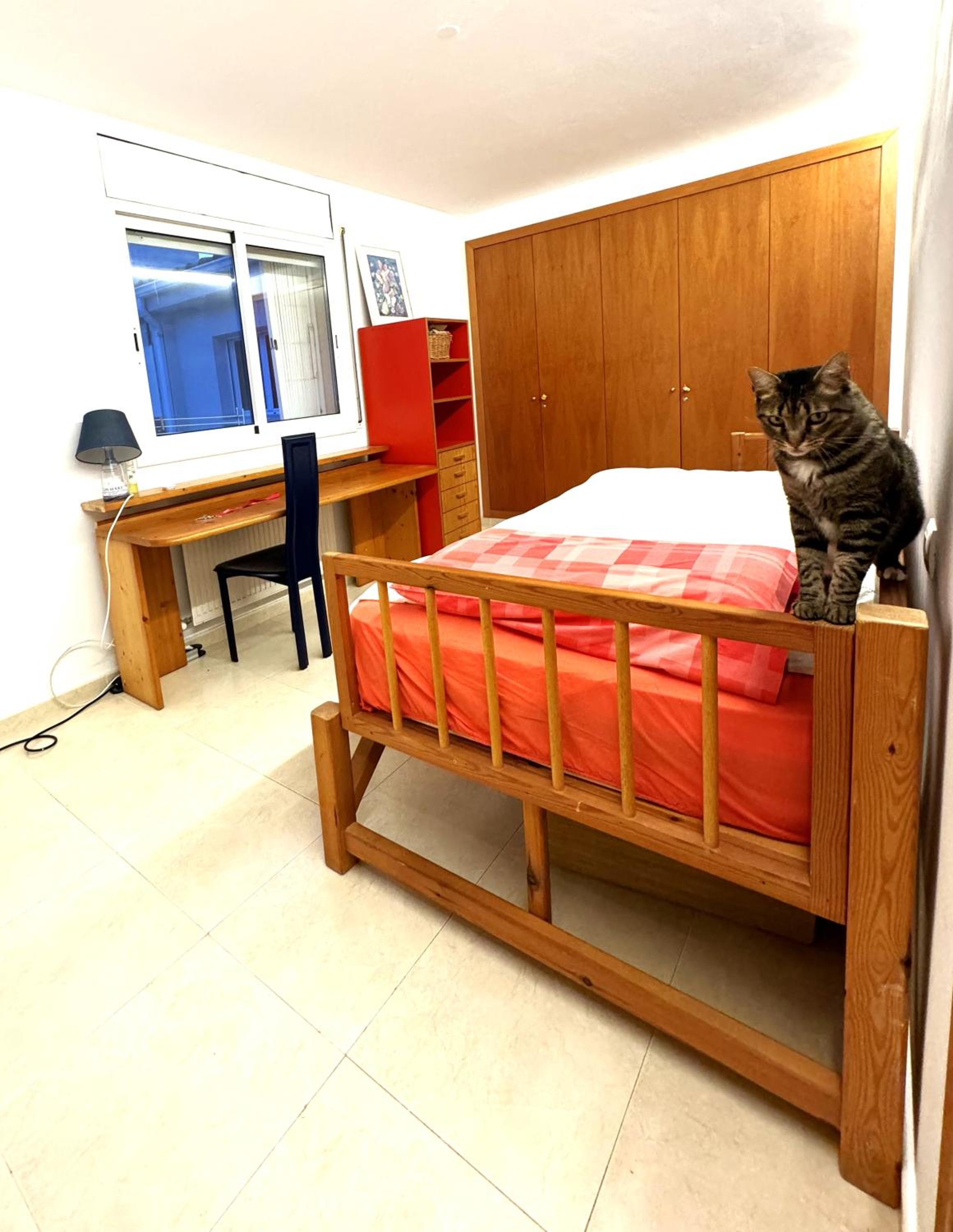 Hilda's Queen Room private bathroom photo 2