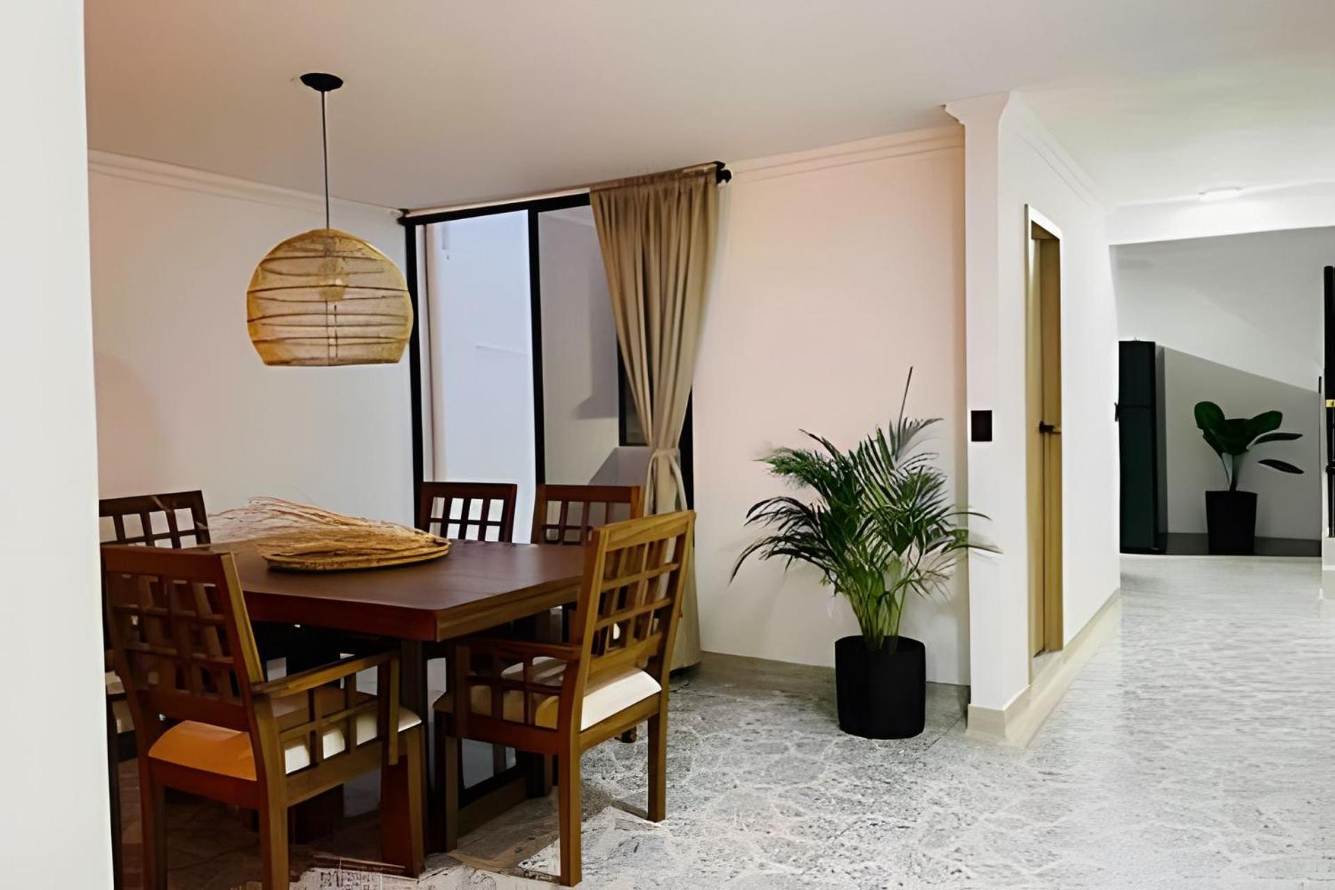 Gloria San Marcos - Elegancia y confort en casa moderna y acogedora