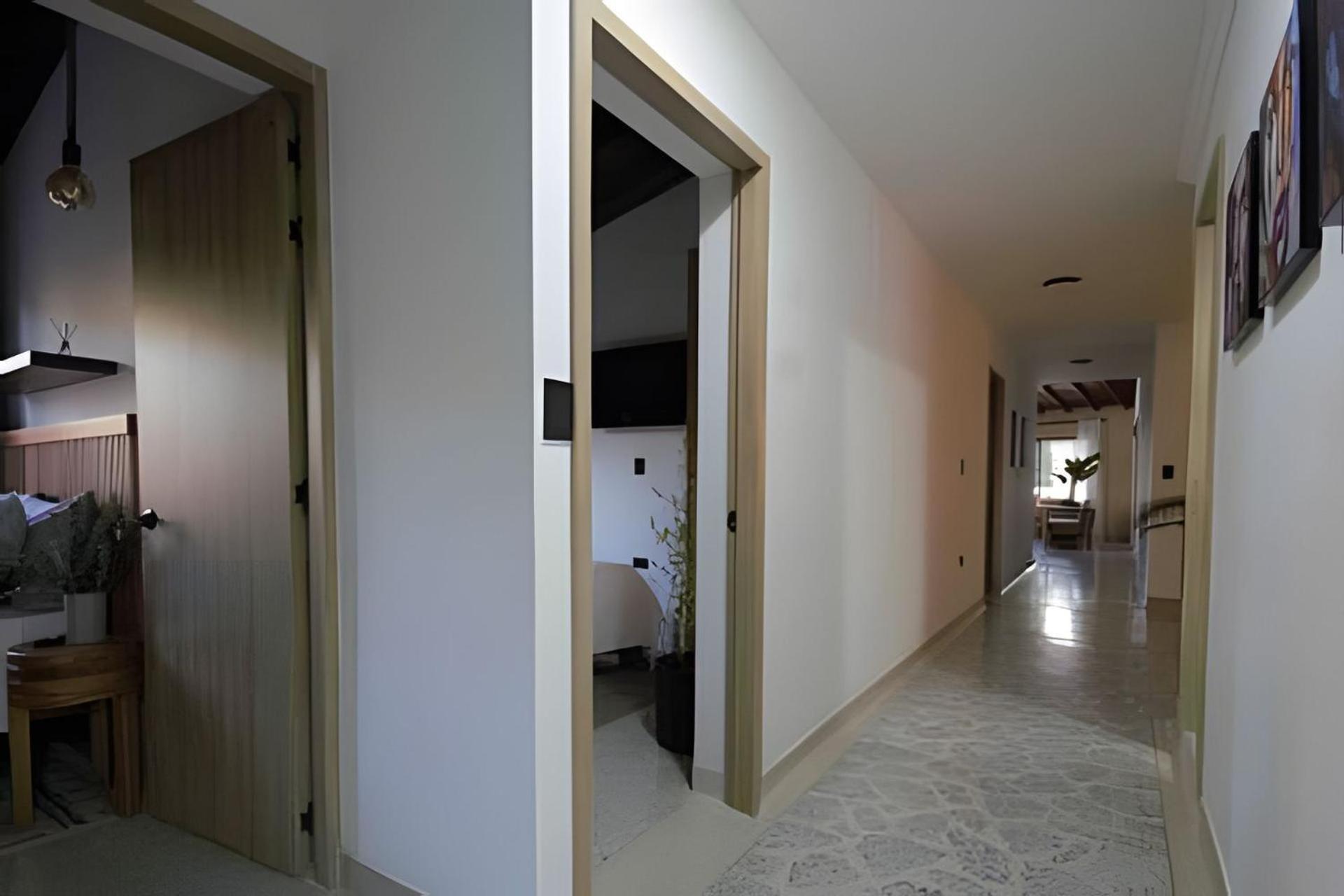 Gloria San Marcos - Elegancia y confort en casa moderna y acogedora