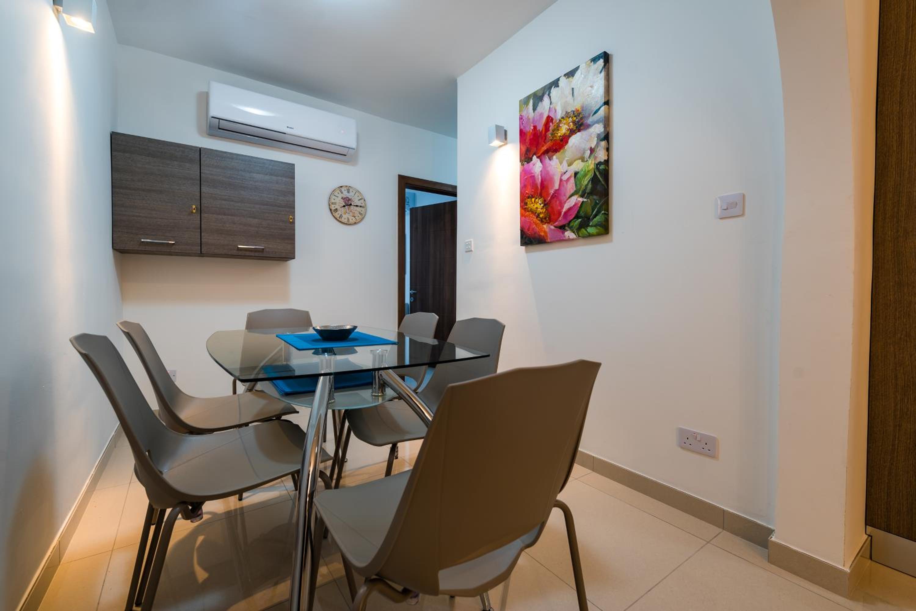 SH6A - 2 Bedroom Apartment in Qawra photo 2