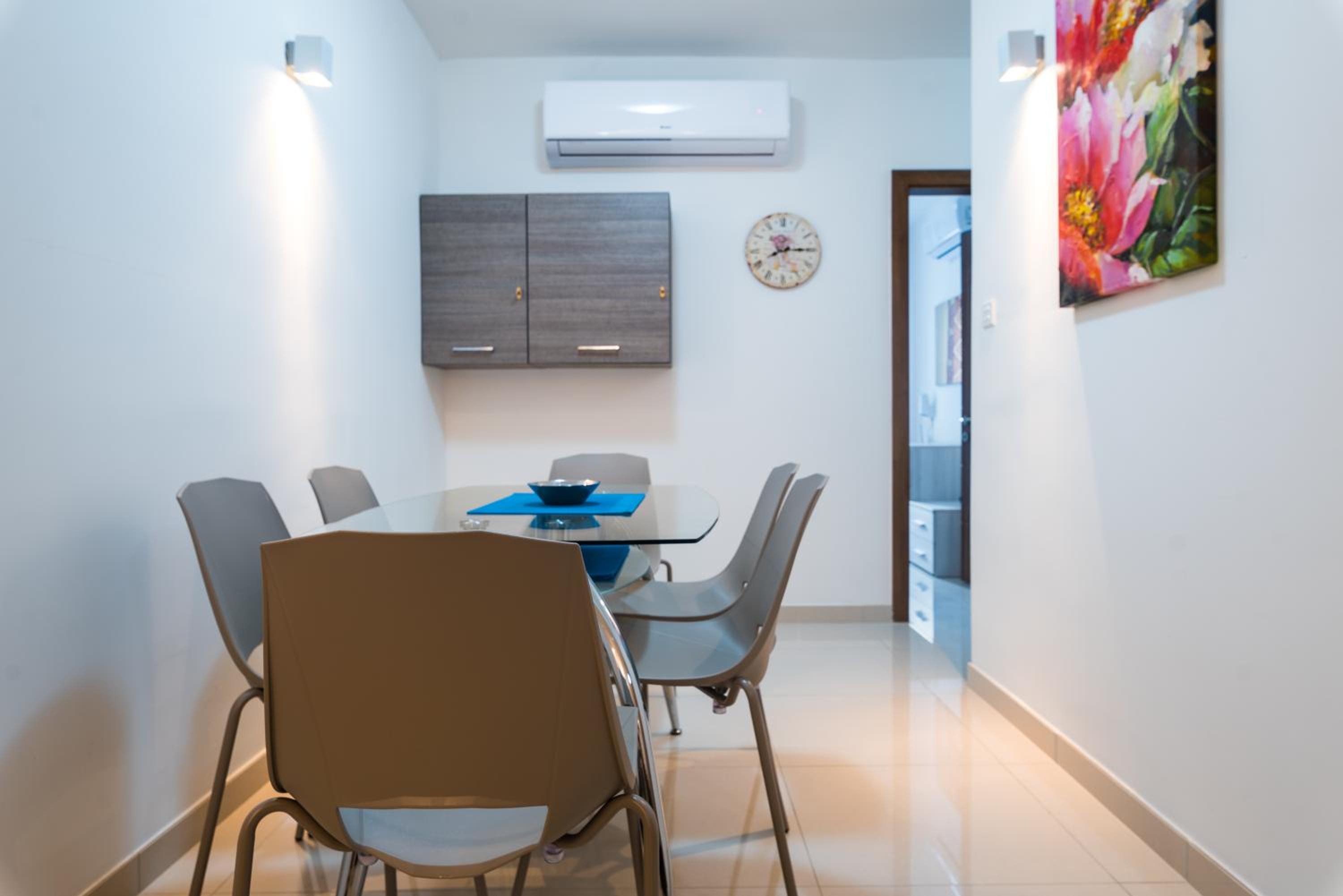 SH6A - 2 Bedroom Apartment in Qawra photo 3