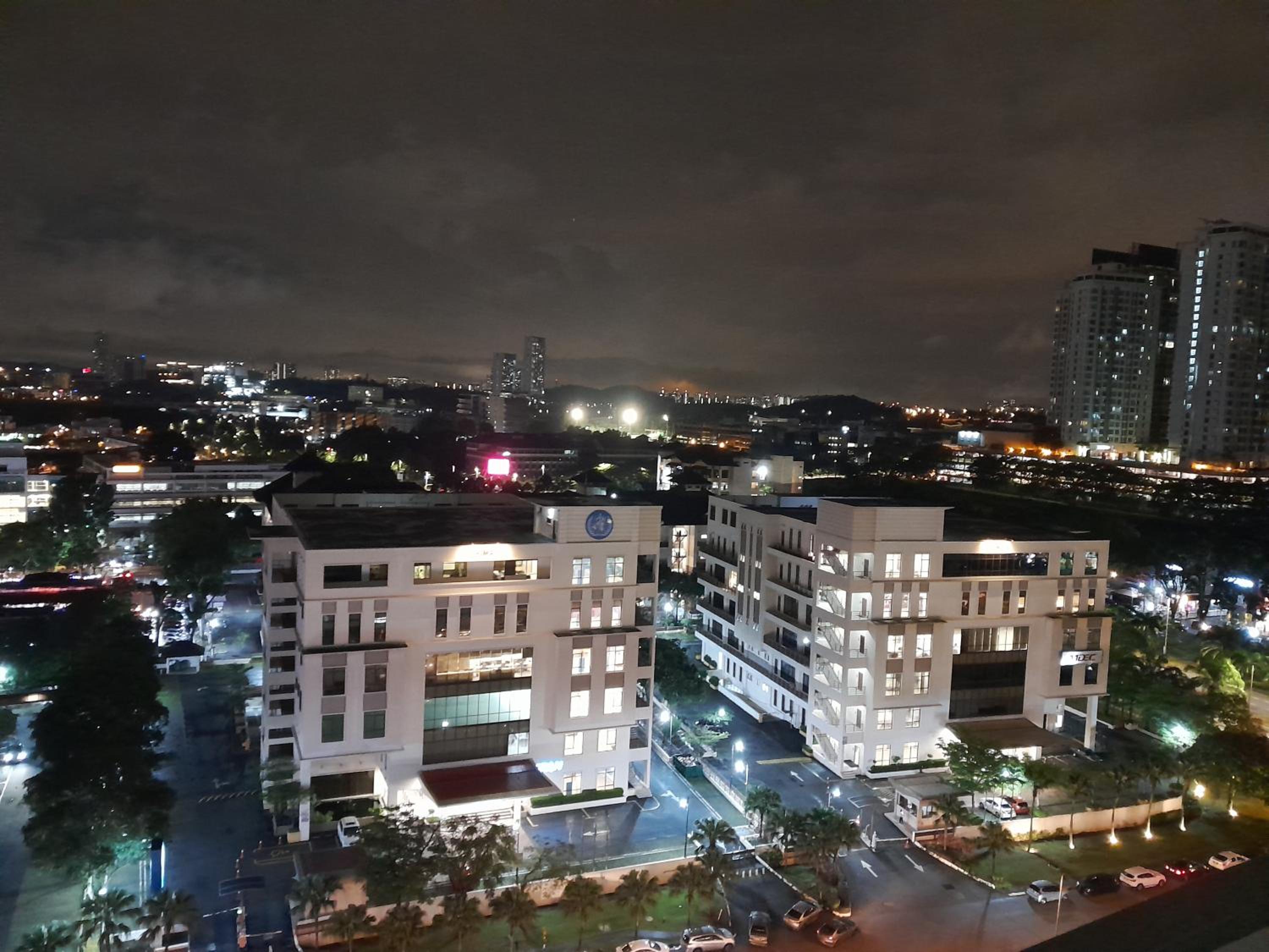 APEX TOWER Cybersquare Cyberjaya high speed wifi & Free Parking BY NSB photo 2
