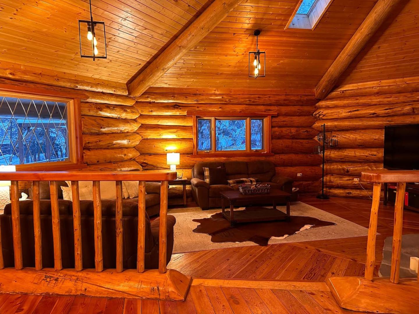 Ryders Lodge, Log Home in Edgewater, BC