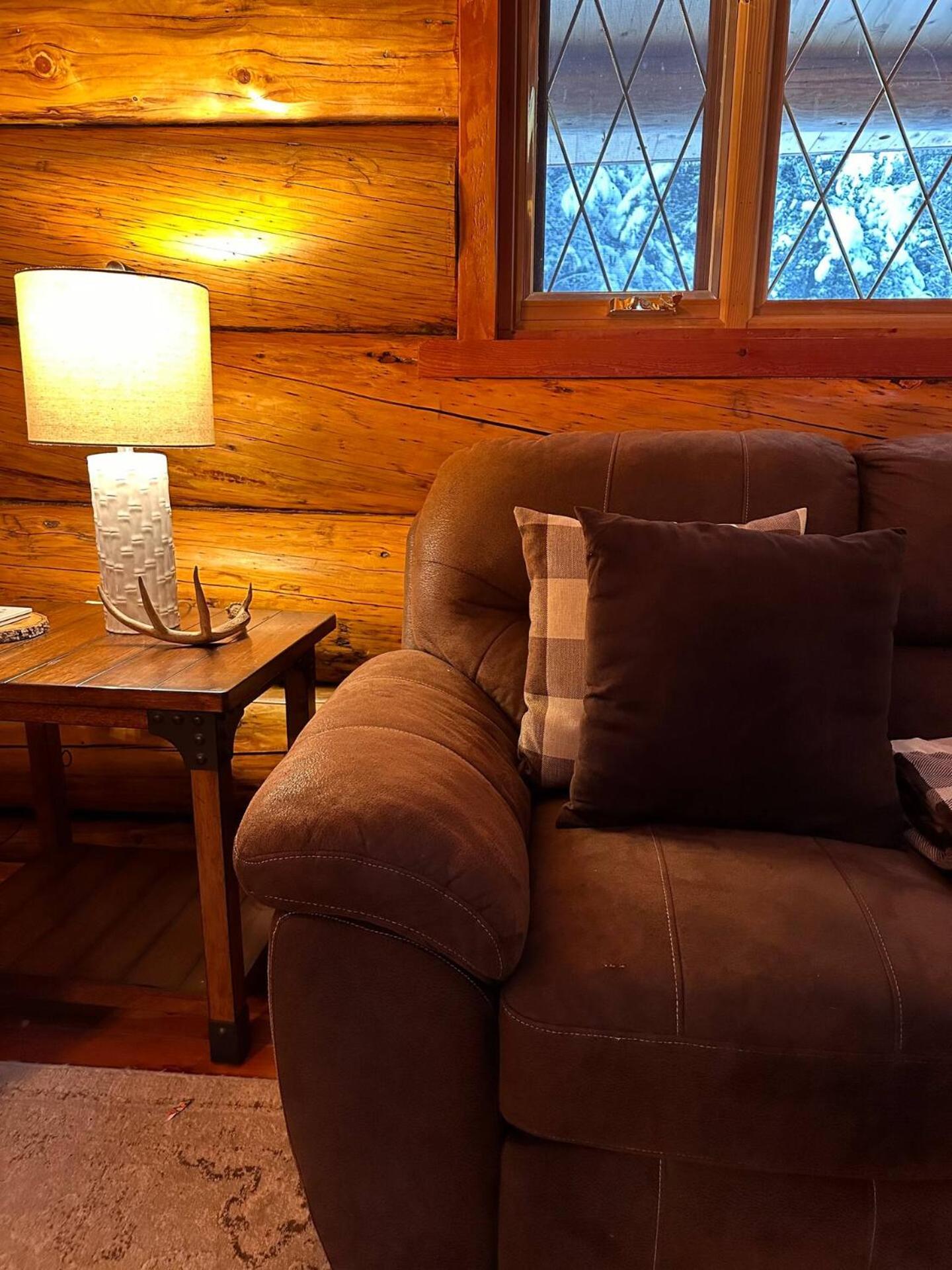 Ryders Lodge, Log Home in Edgewater, BC