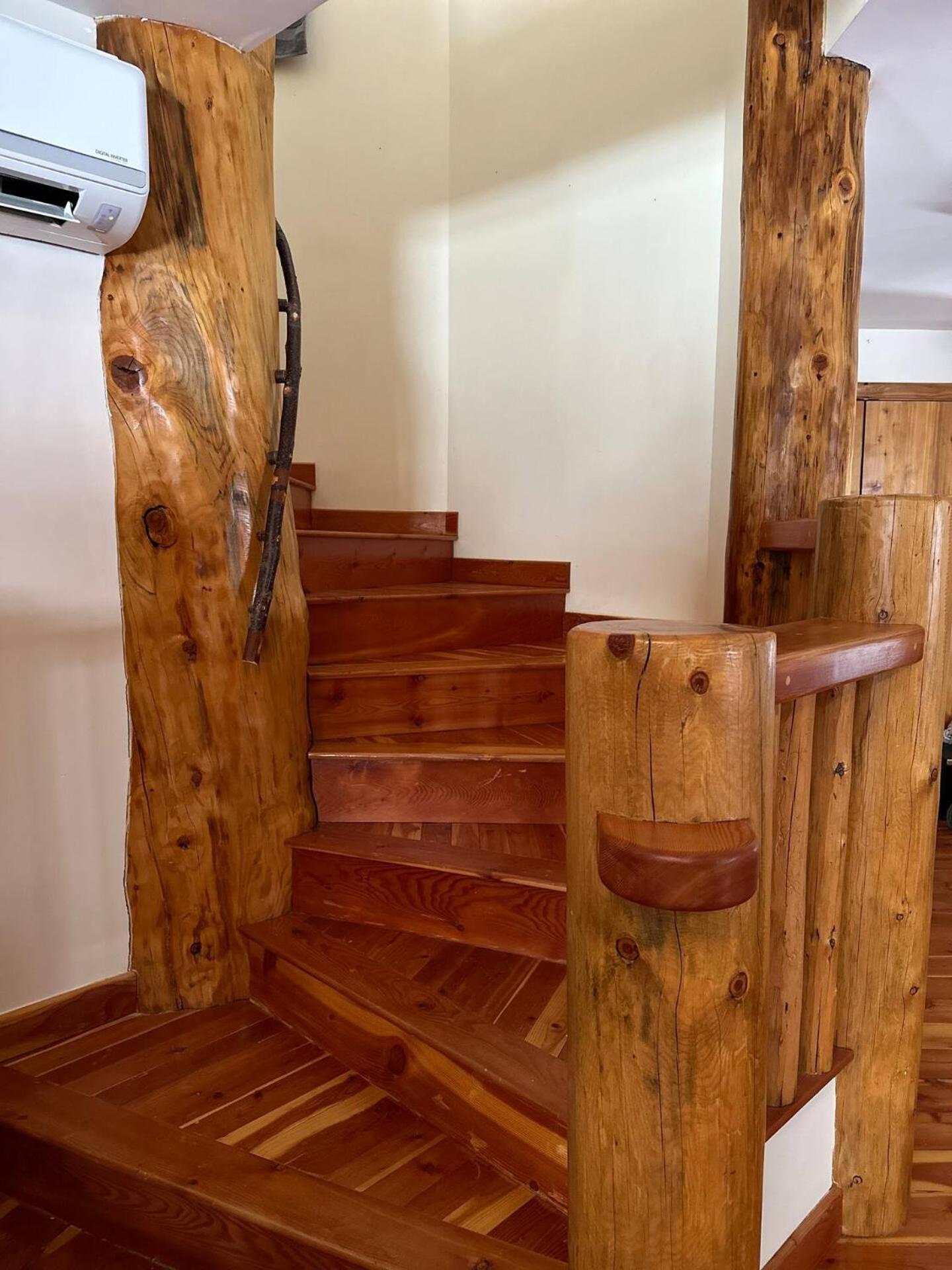 Ryders Lodge, Log Home in Edgewater, BC