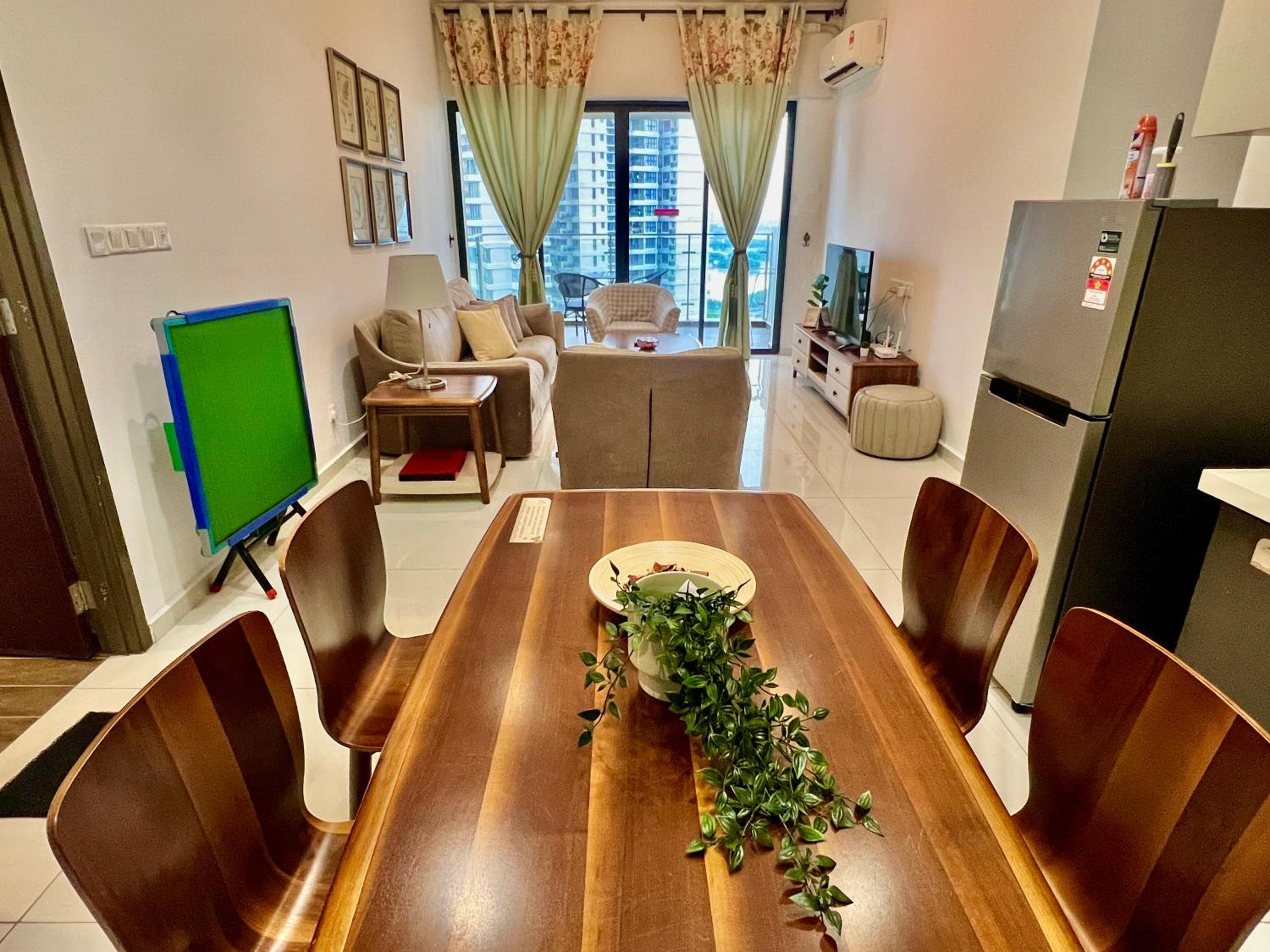 Country Garden Danga Bay Amberside by R9 HomeStay