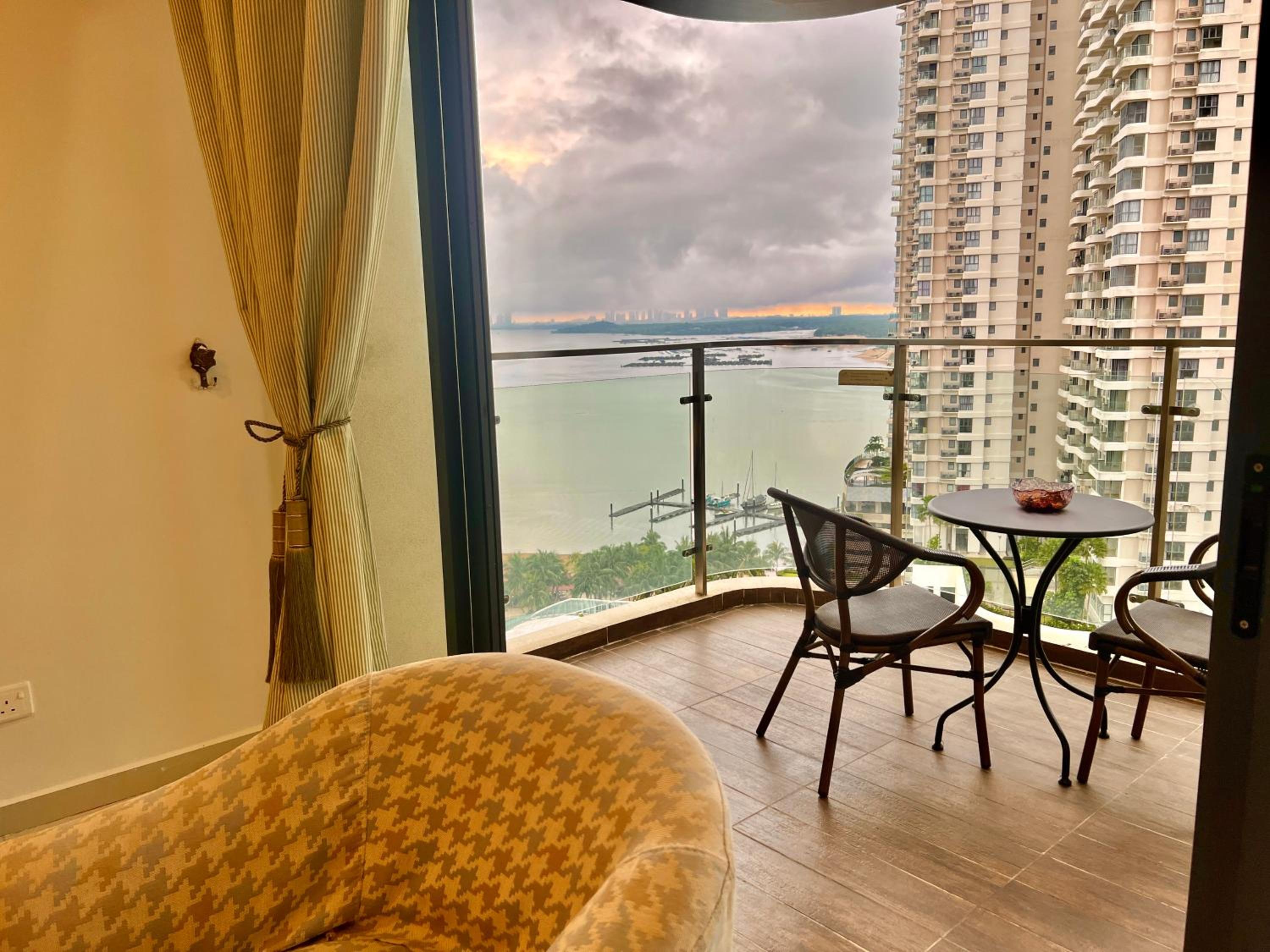Country Garden Danga Bay Amberside by R9 HomeStay