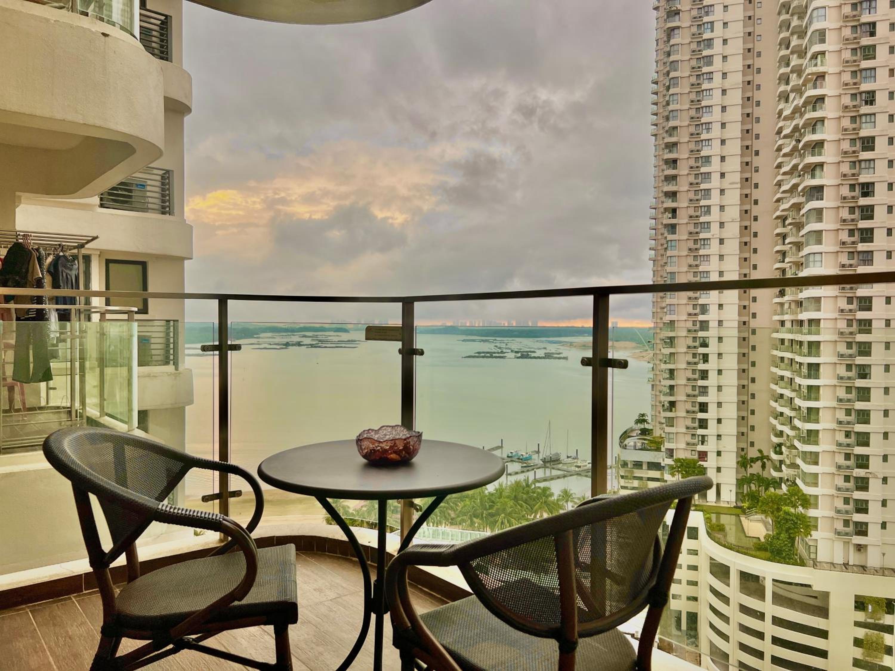 Country Garden Danga Bay Amberside by R9 HomeStay