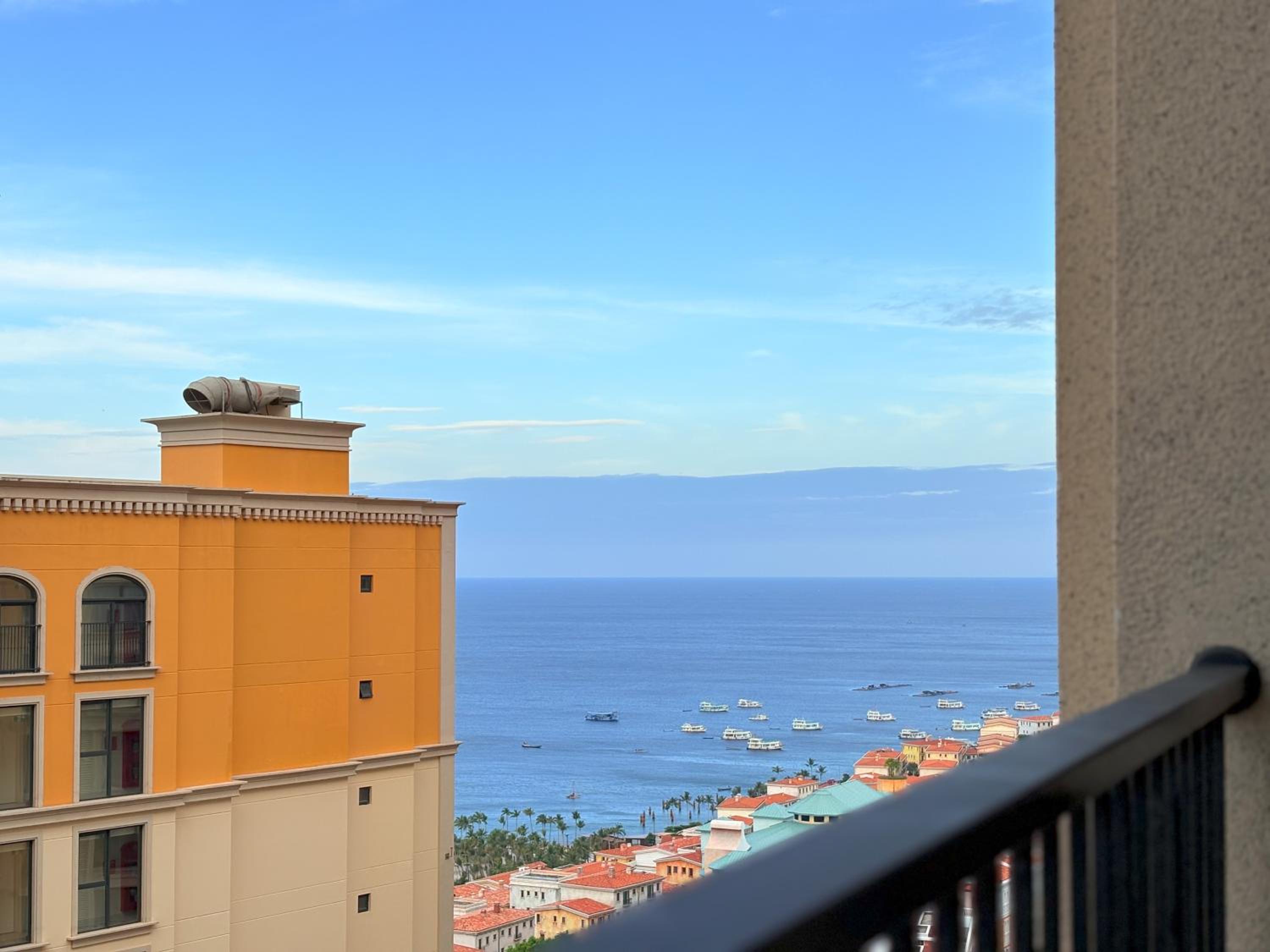 Seaside Fireworks Apartment Free Gym & Pool view 3