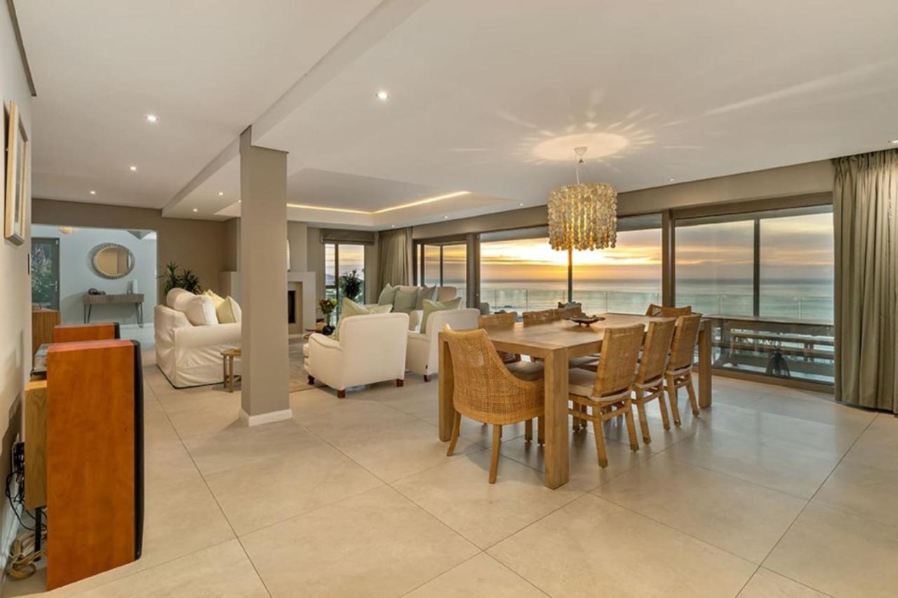4 Bedroom Villa Cramond in Camps Bay