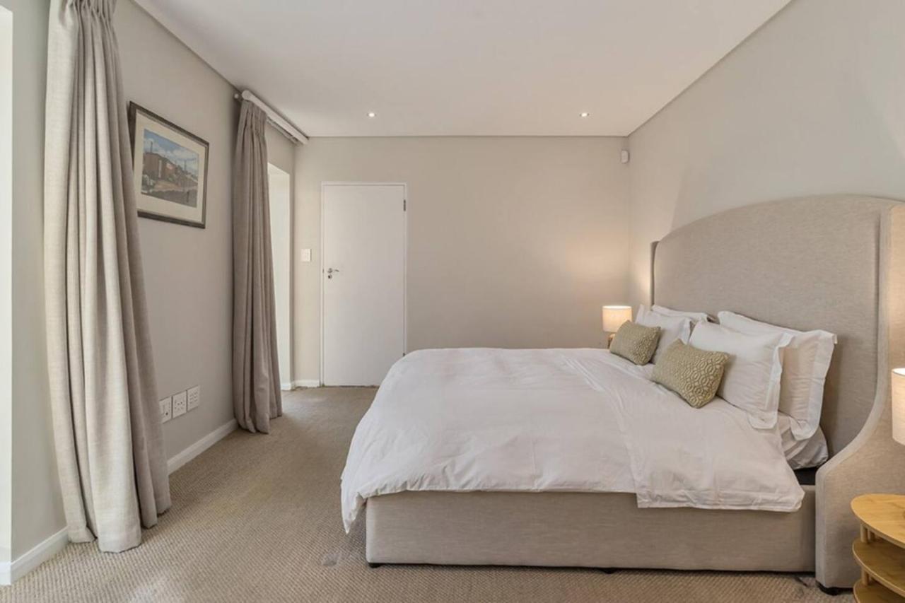 4 Bedroom Villa Cramond in Camps Bay