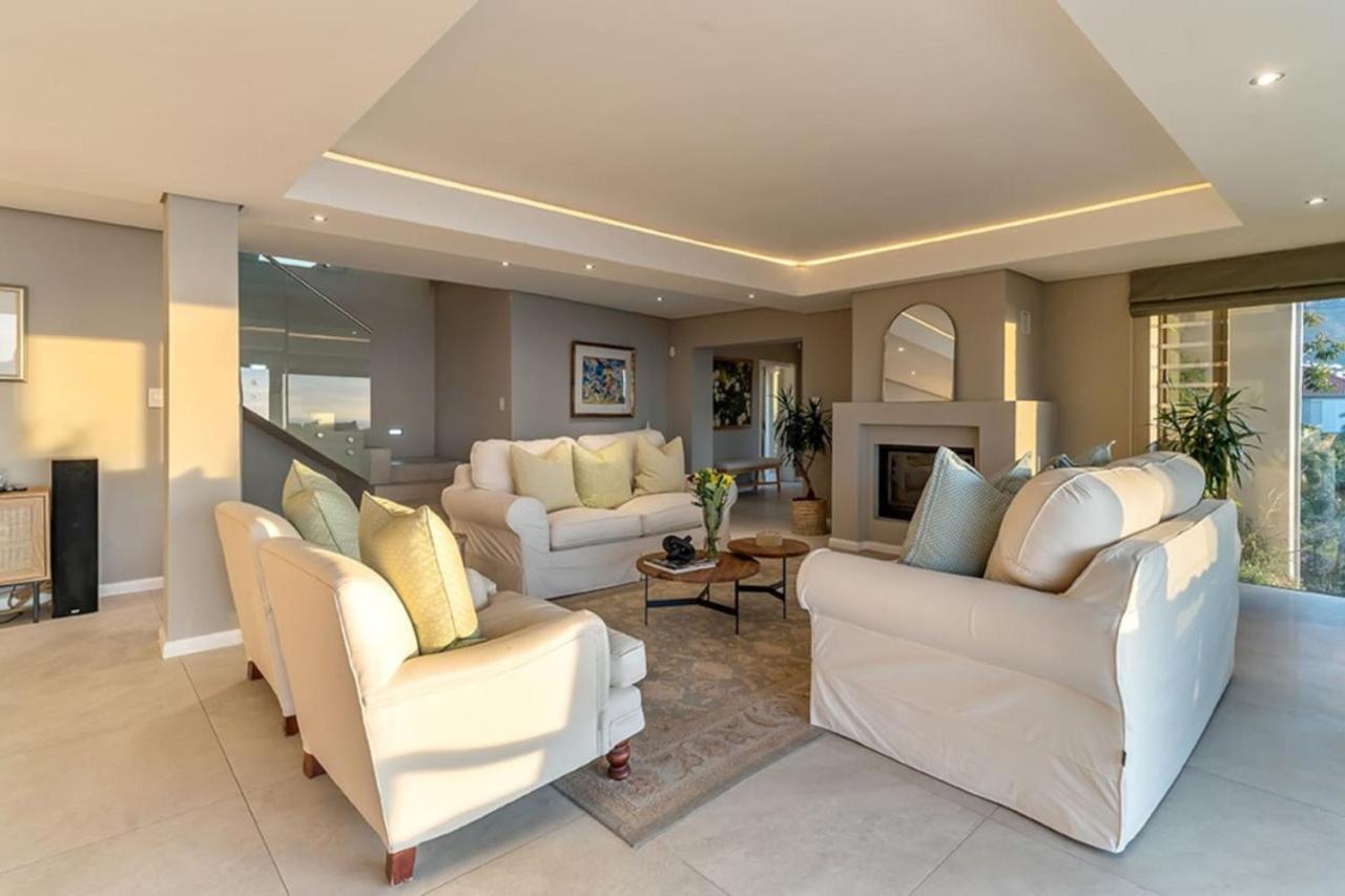 4 Bedroom Villa Cramond in Camps Bay