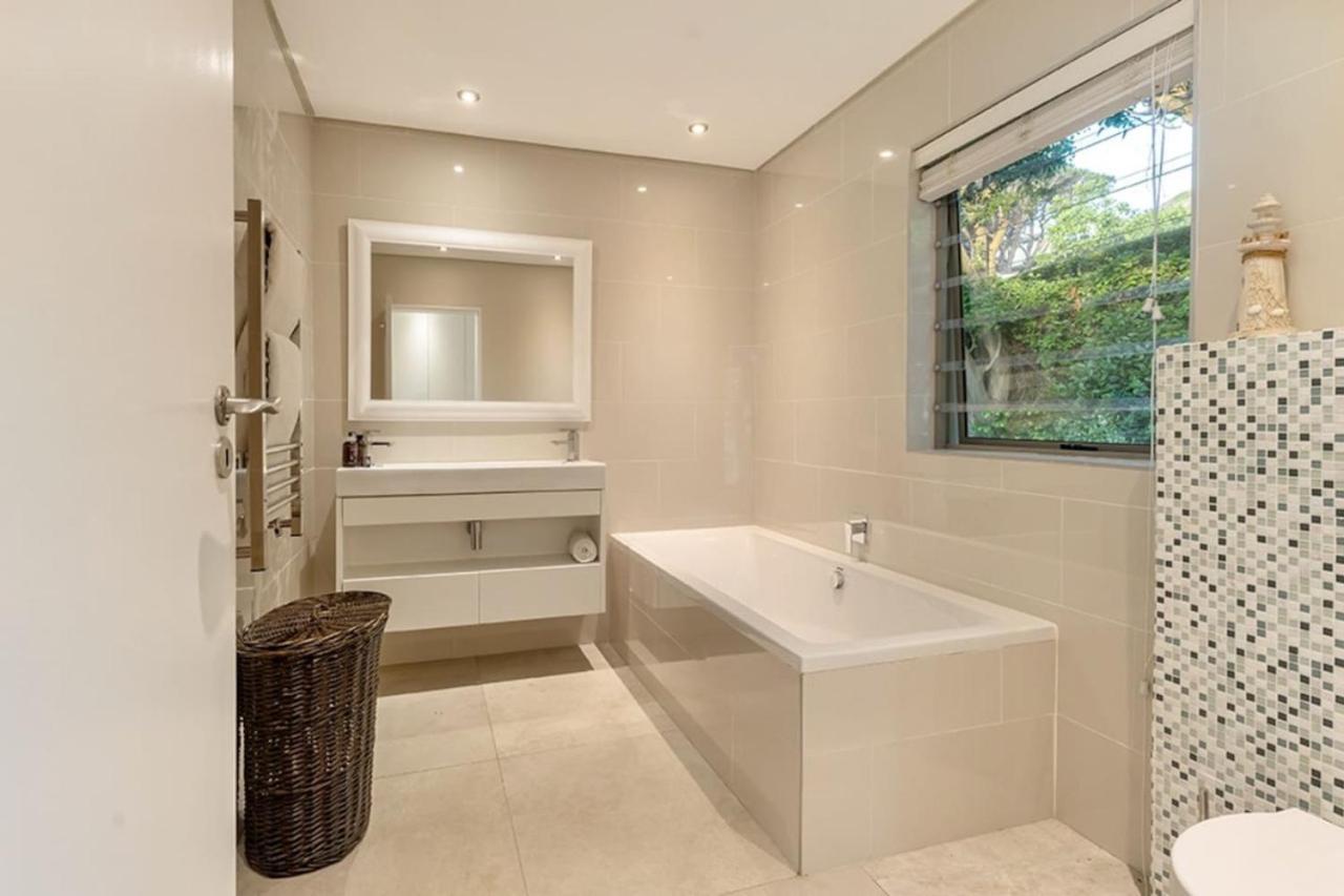 4 Bedroom Villa Cramond in Camps Bay