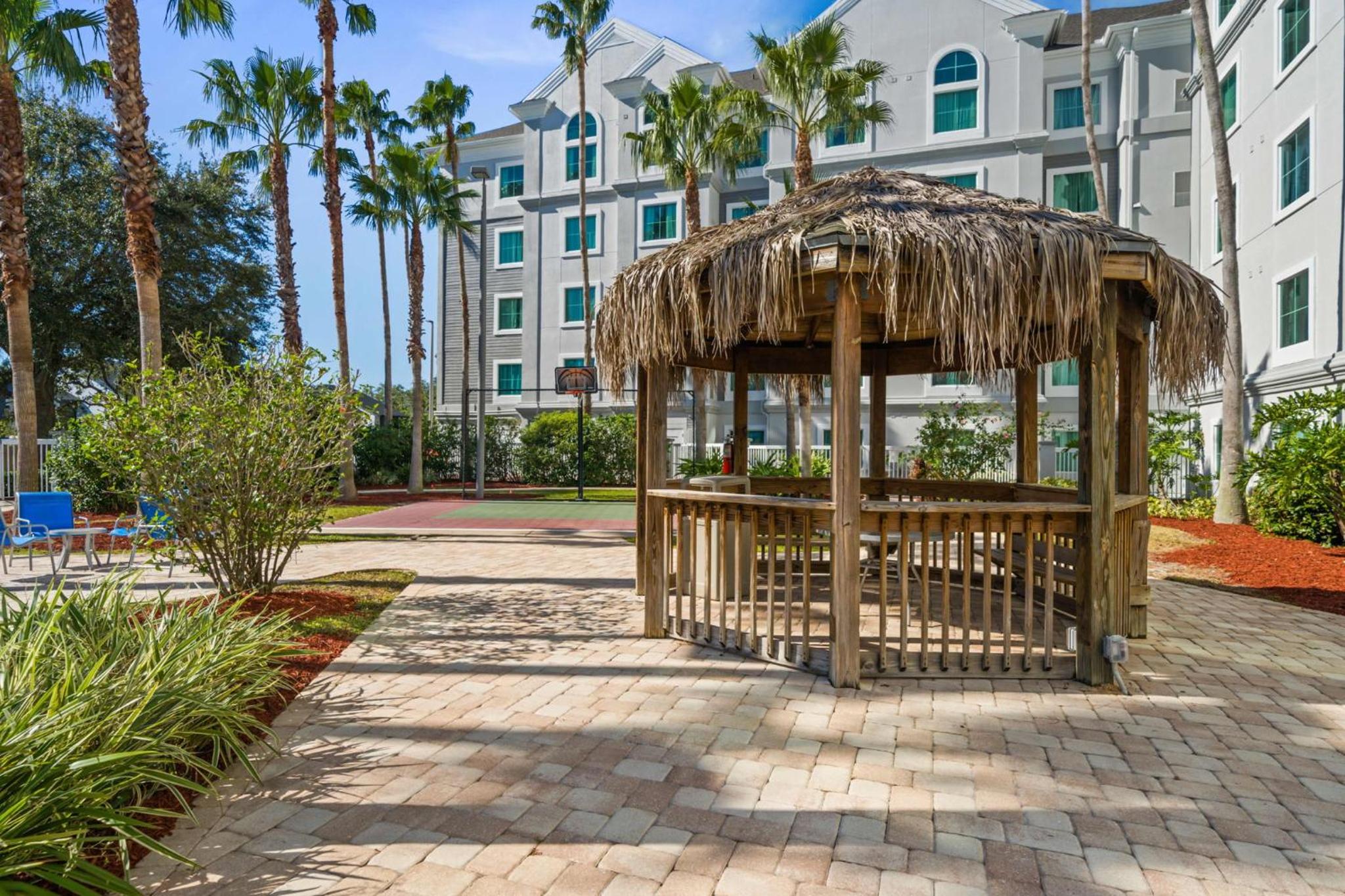 3 beds DisneyFree Shuttle