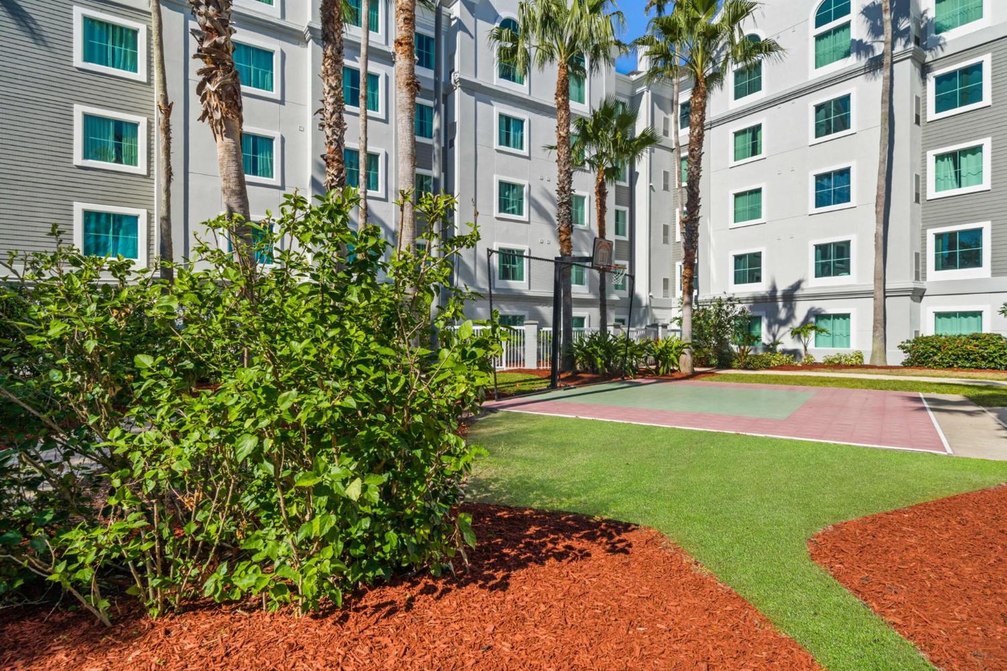 3 beds DisneyFree Shuttle
