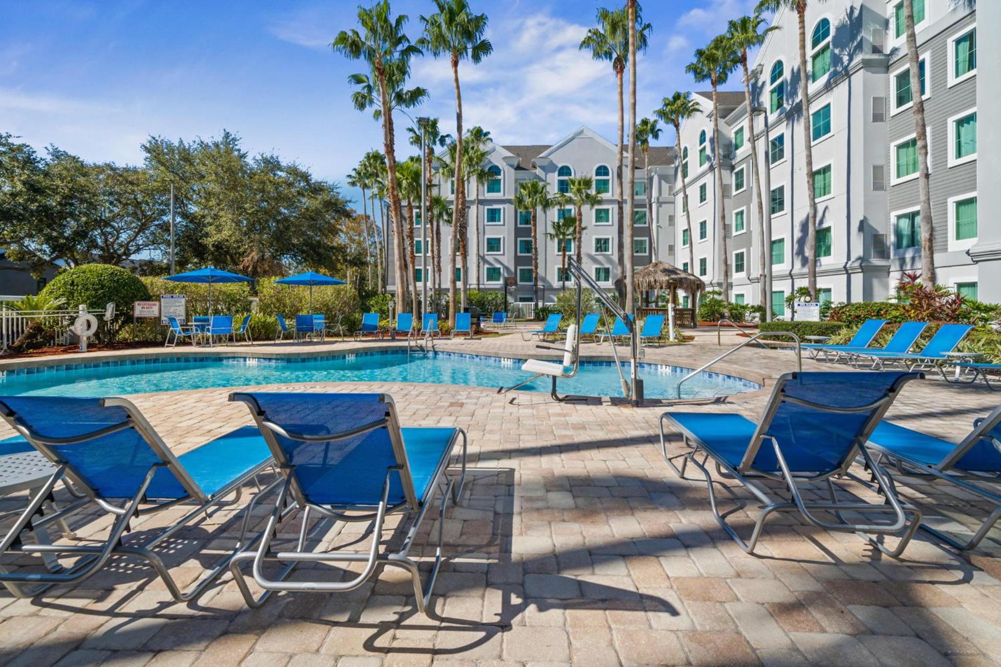 3 beds DisneyFree Shuttle