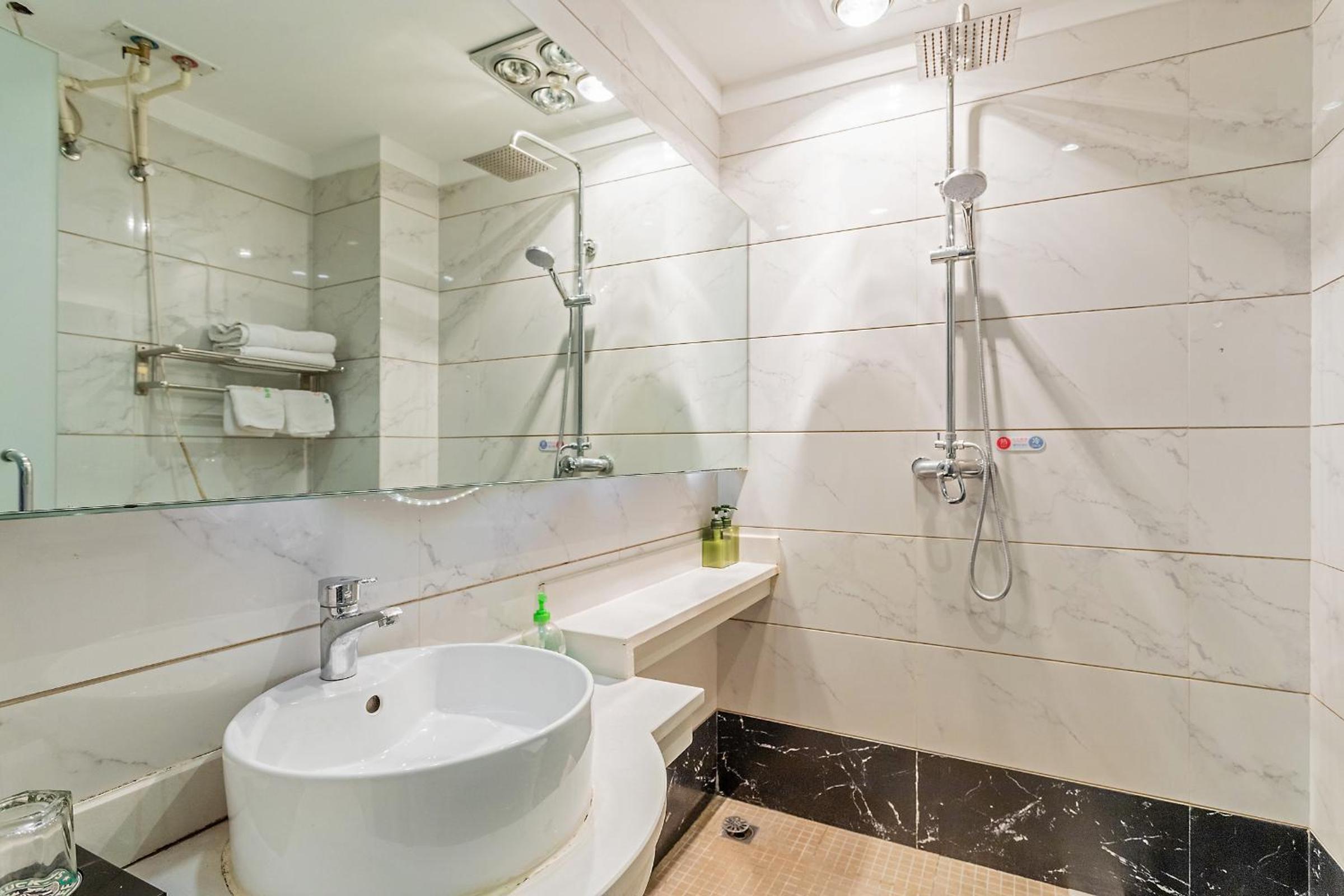 Kunming Qicaimen Shangpin Apartment