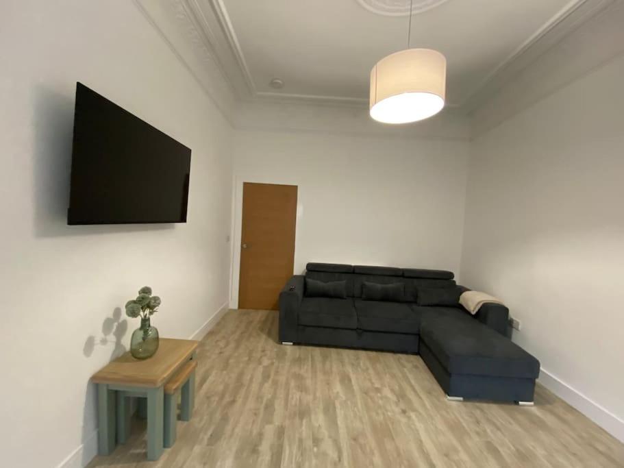1 Smithhills Sleeps 5 Central and Spacious view 3