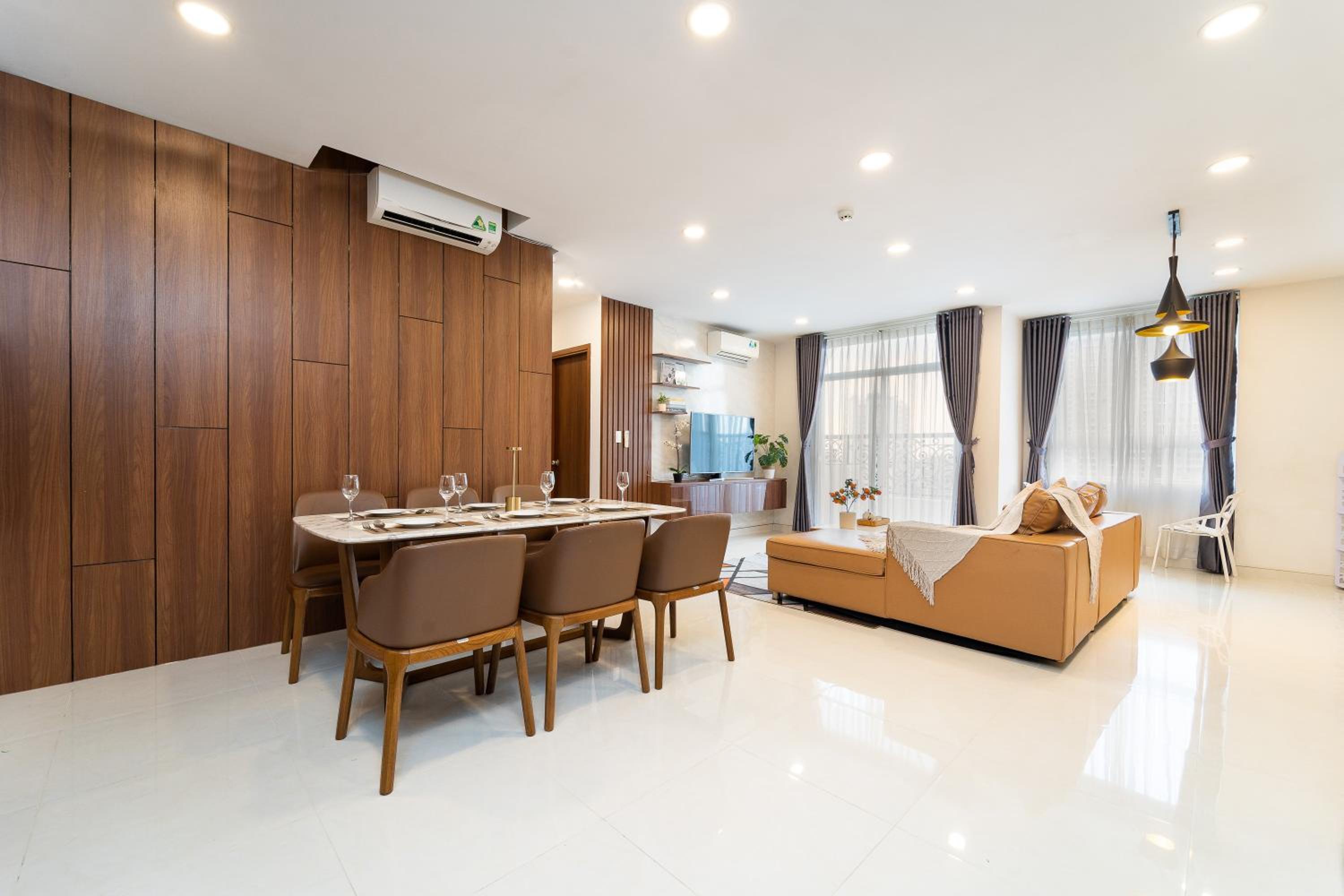 Spacious 4BR apat at Saigon Centre with pool, supermarket, view