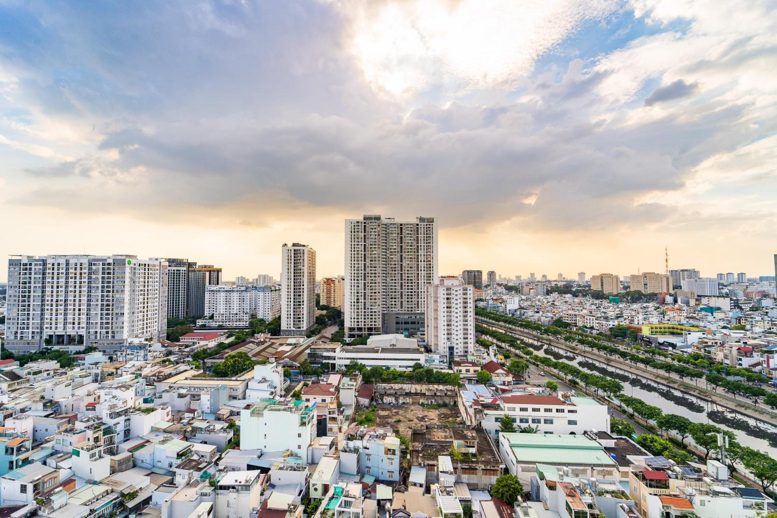 Spacious 4BR apat at Saigon Centre with pool, supermarket, view