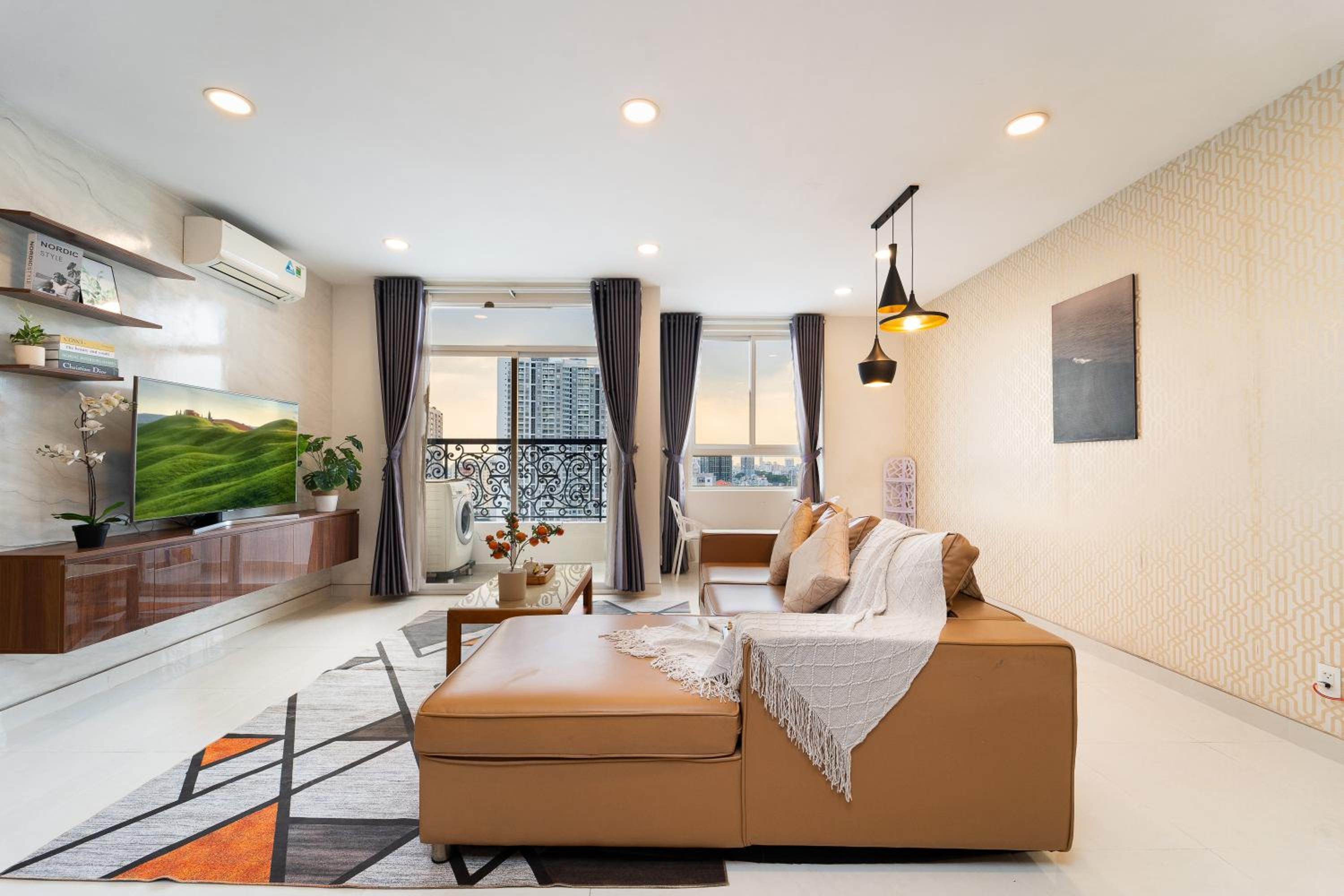Spacious 4BR apat at Saigon Centre with pool, supermarket, view