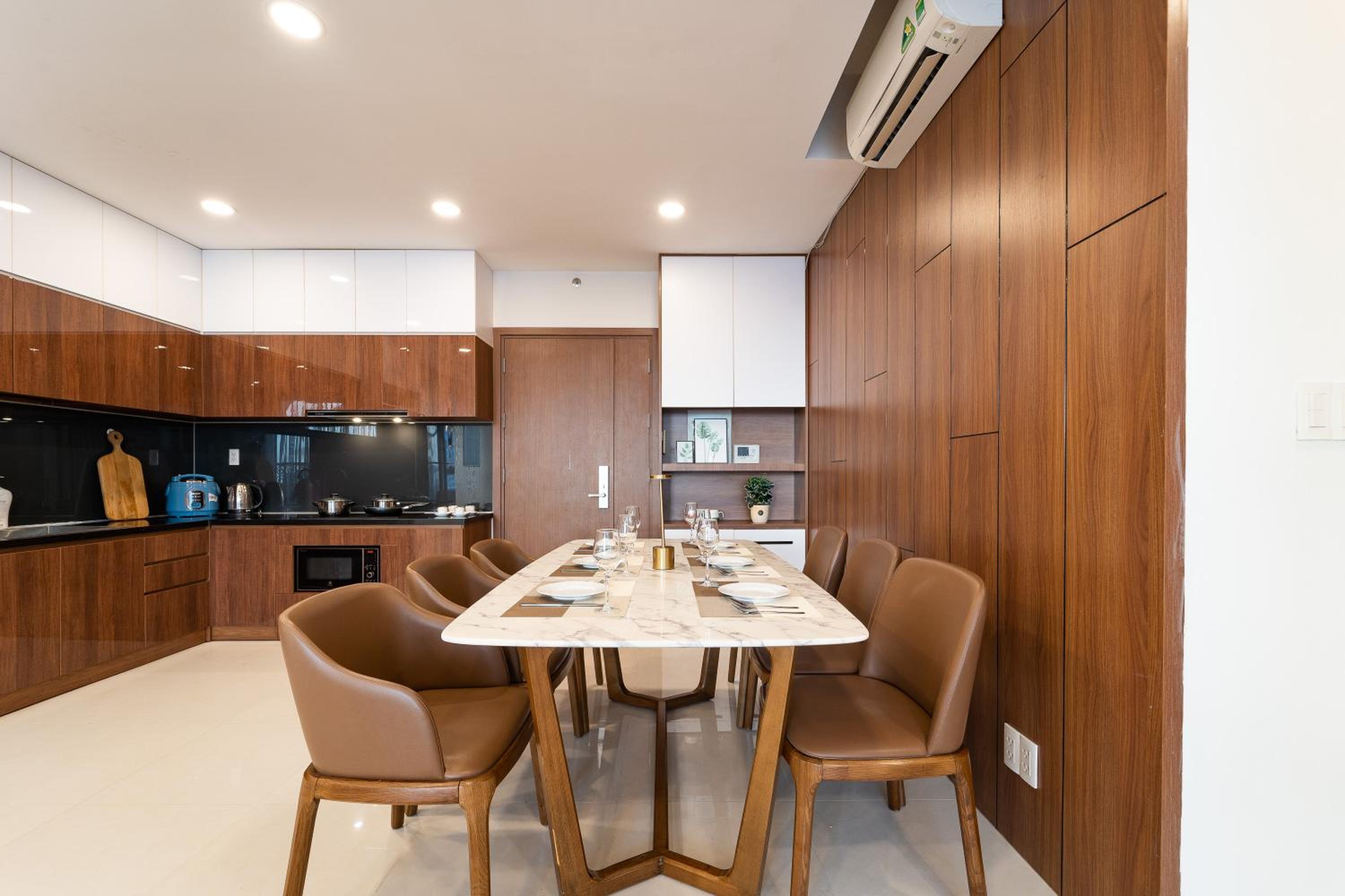 Spacious 4BR apat at Saigon Centre with pool, supermarket, view