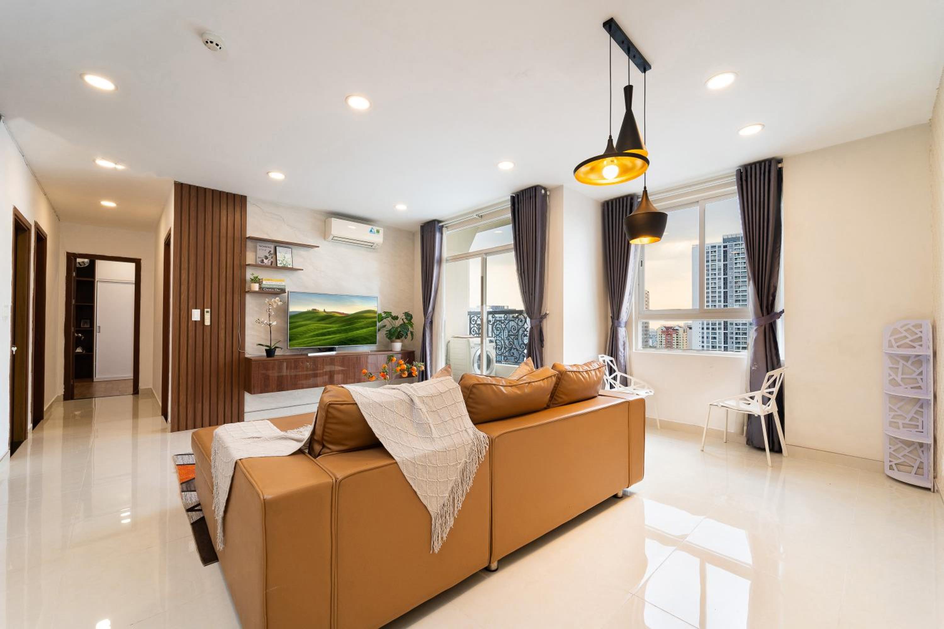 Spacious 4BR apat at Saigon Centre with pool, supermarket, view
