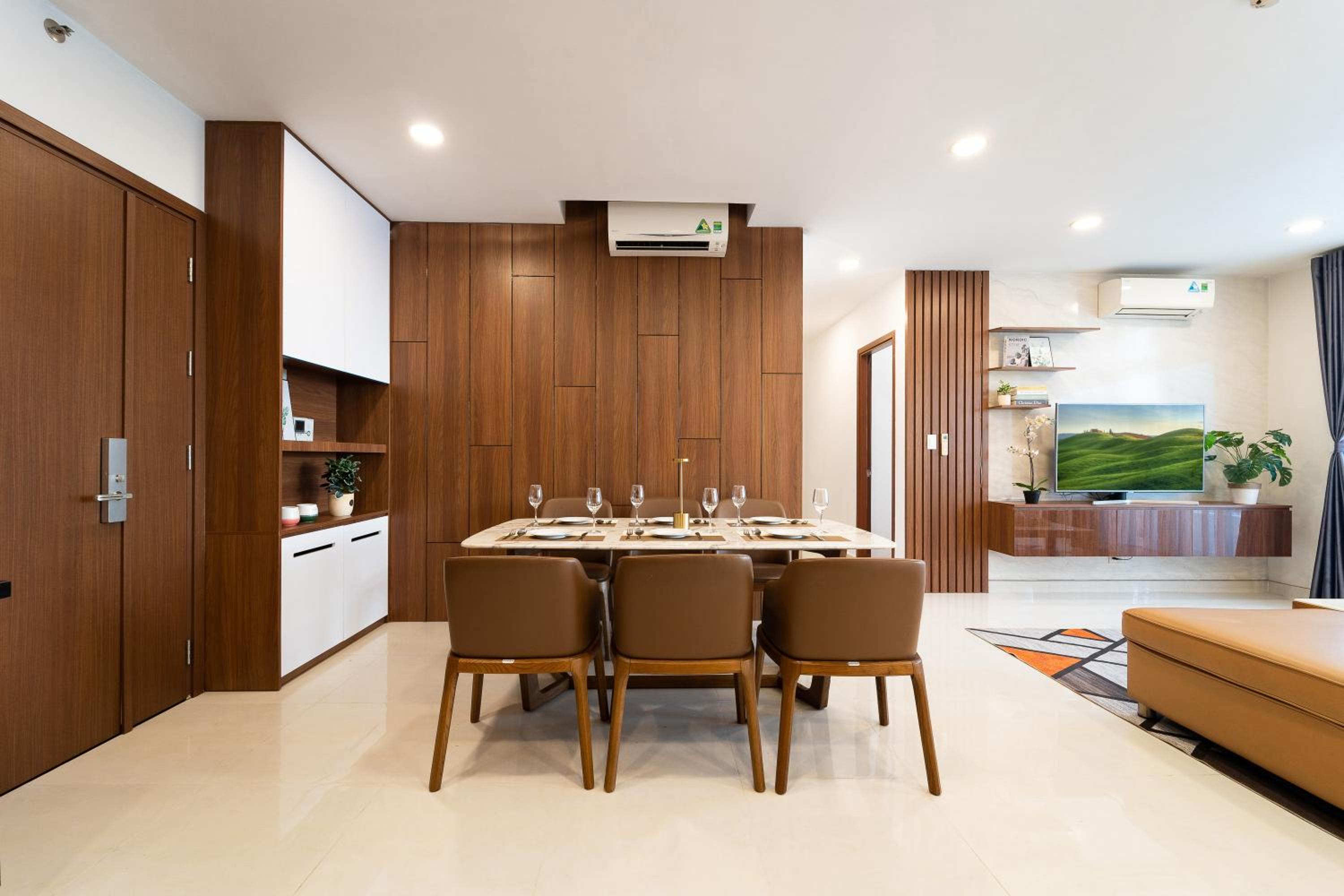 Spacious 4BR apat at Saigon Centre with pool, supermarket, view