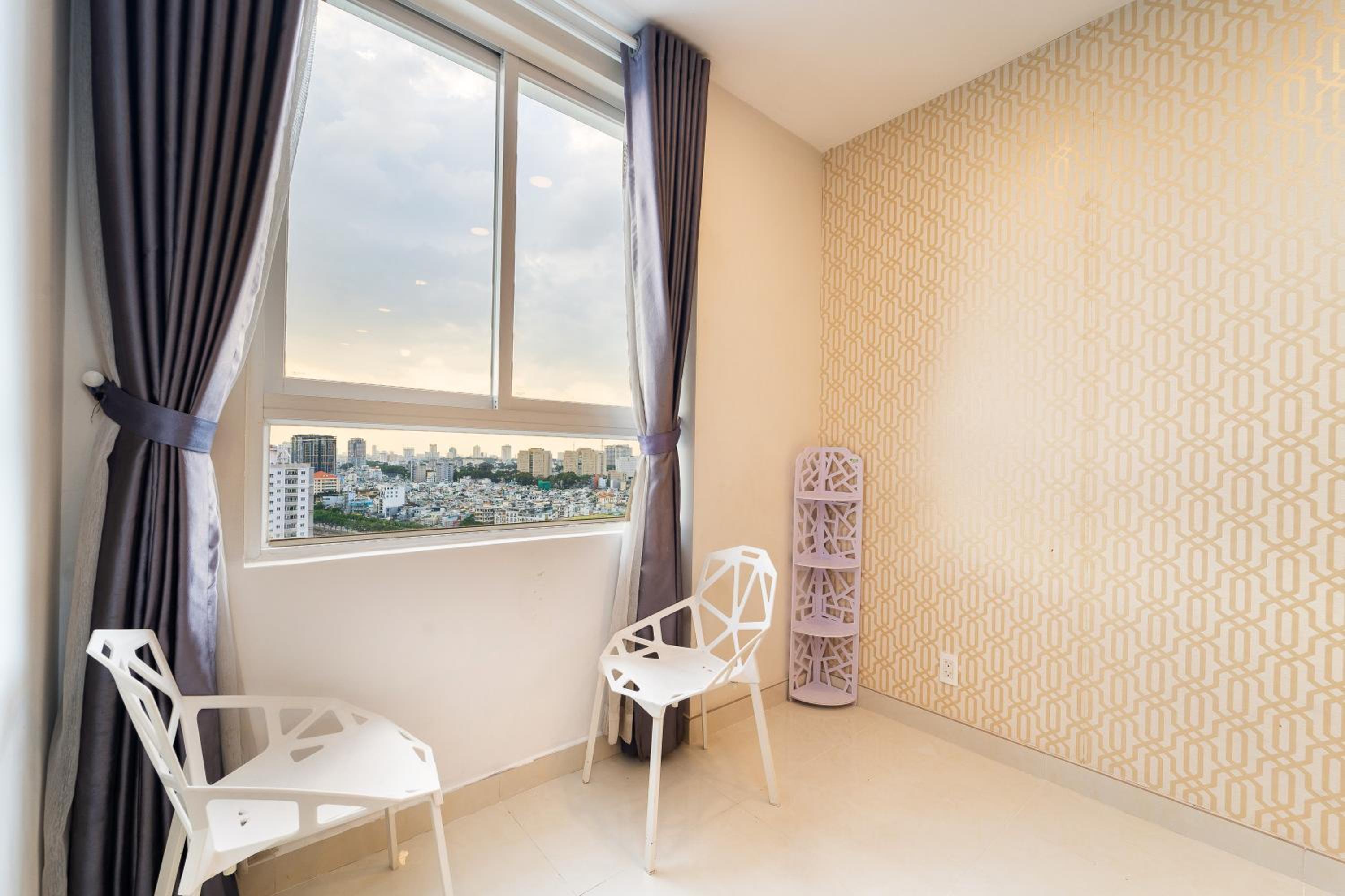 Spacious 4BR apat at Saigon Centre with pool, supermarket, view