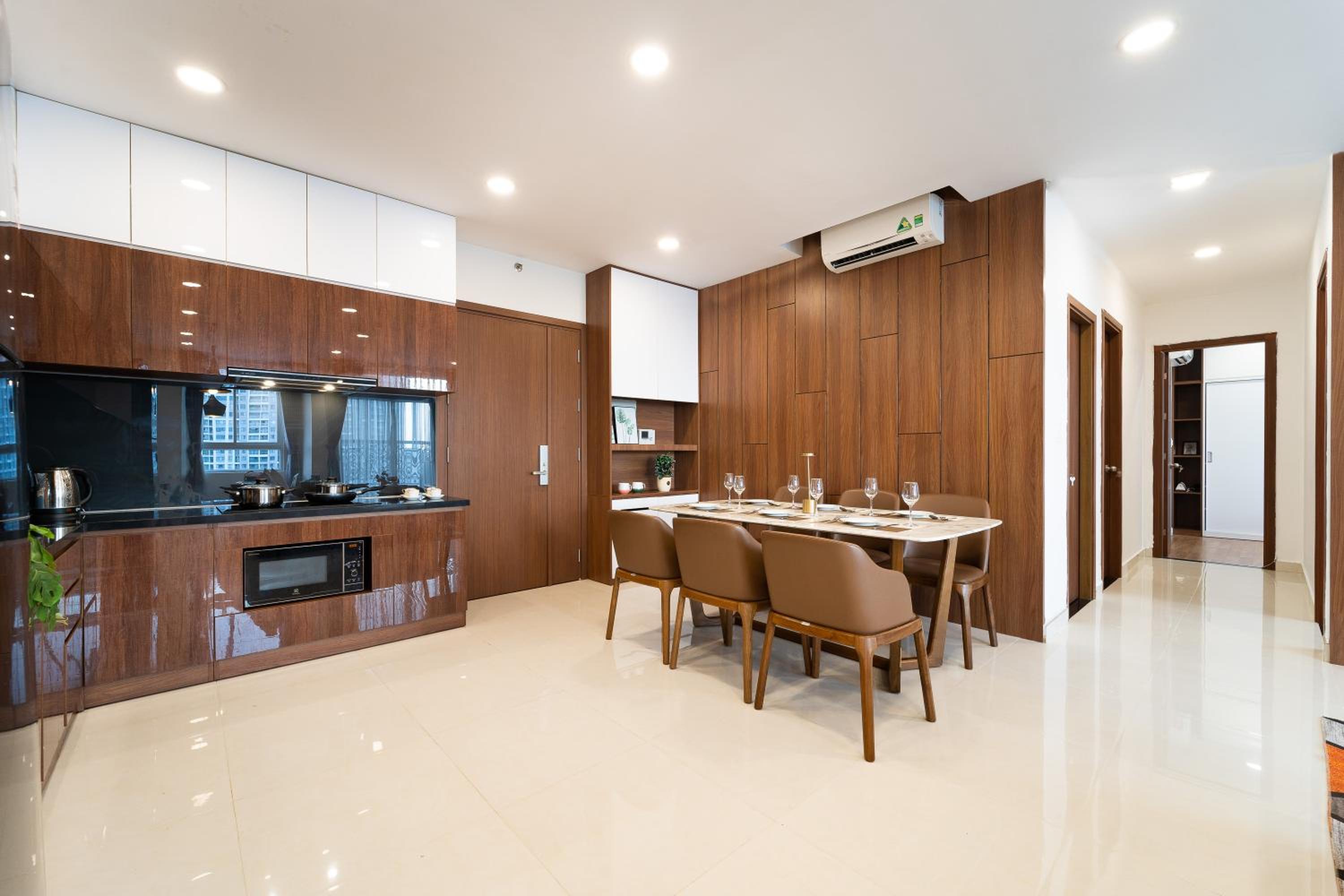 Spacious 4BR apat at Saigon Centre with pool, supermarket, view