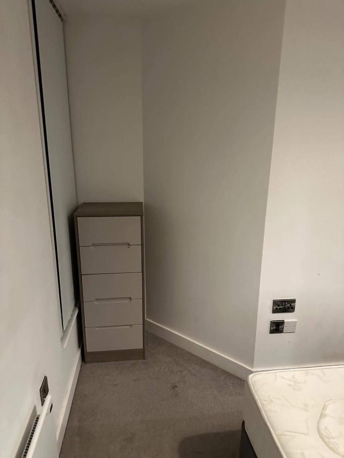 2 bed spacious flat - Canal view photo 4